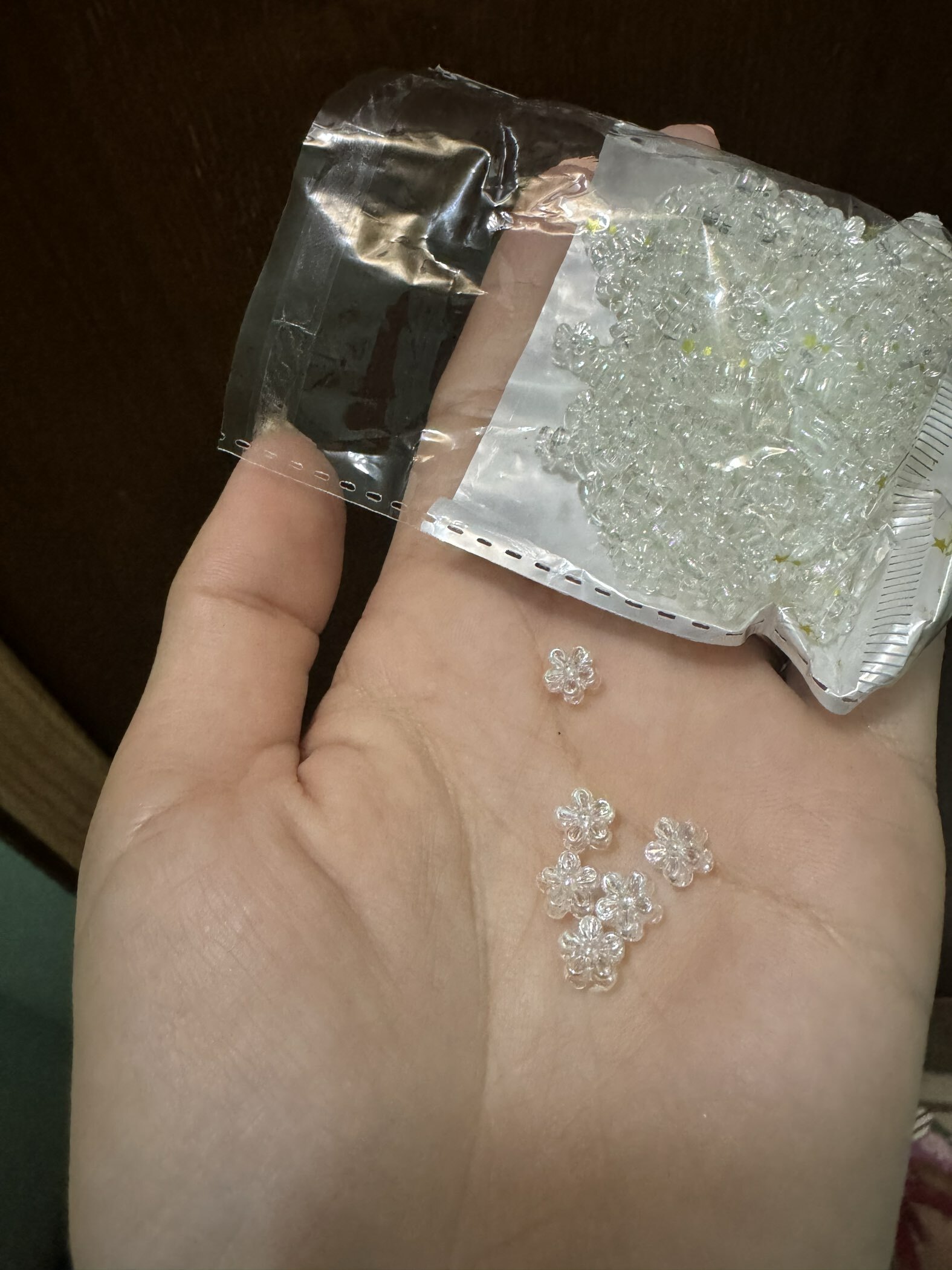 Фотография покупателя товара Бусины для творчества пластик "Цветок. Белый перламутр" набор 20 гр 0,7х0,7х0,4 см - Фото 2