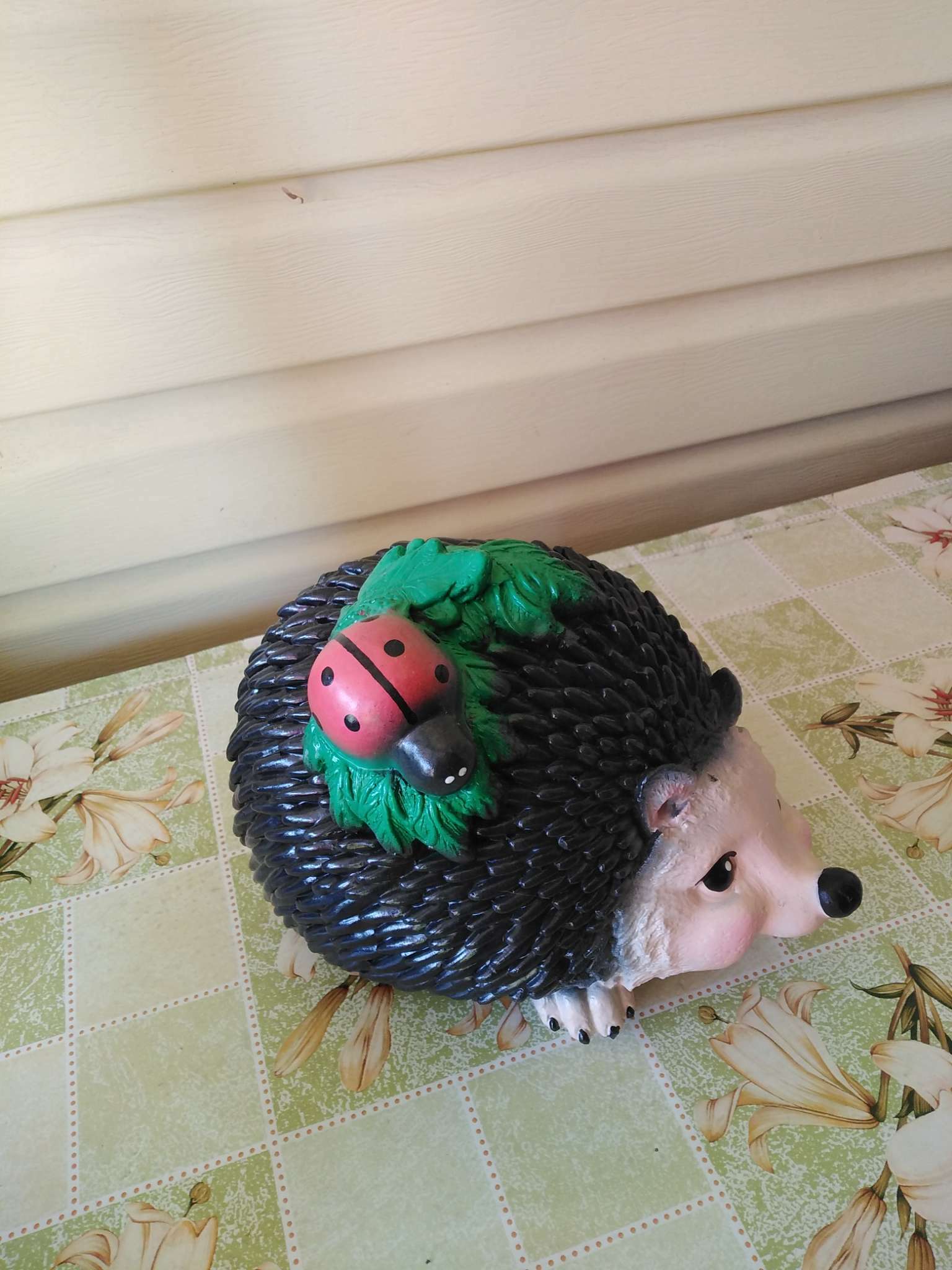 Фотография покупателя товара Садовая фигура из гипса «Ёжик с грибочками», 18×28×20 см - Фото 3