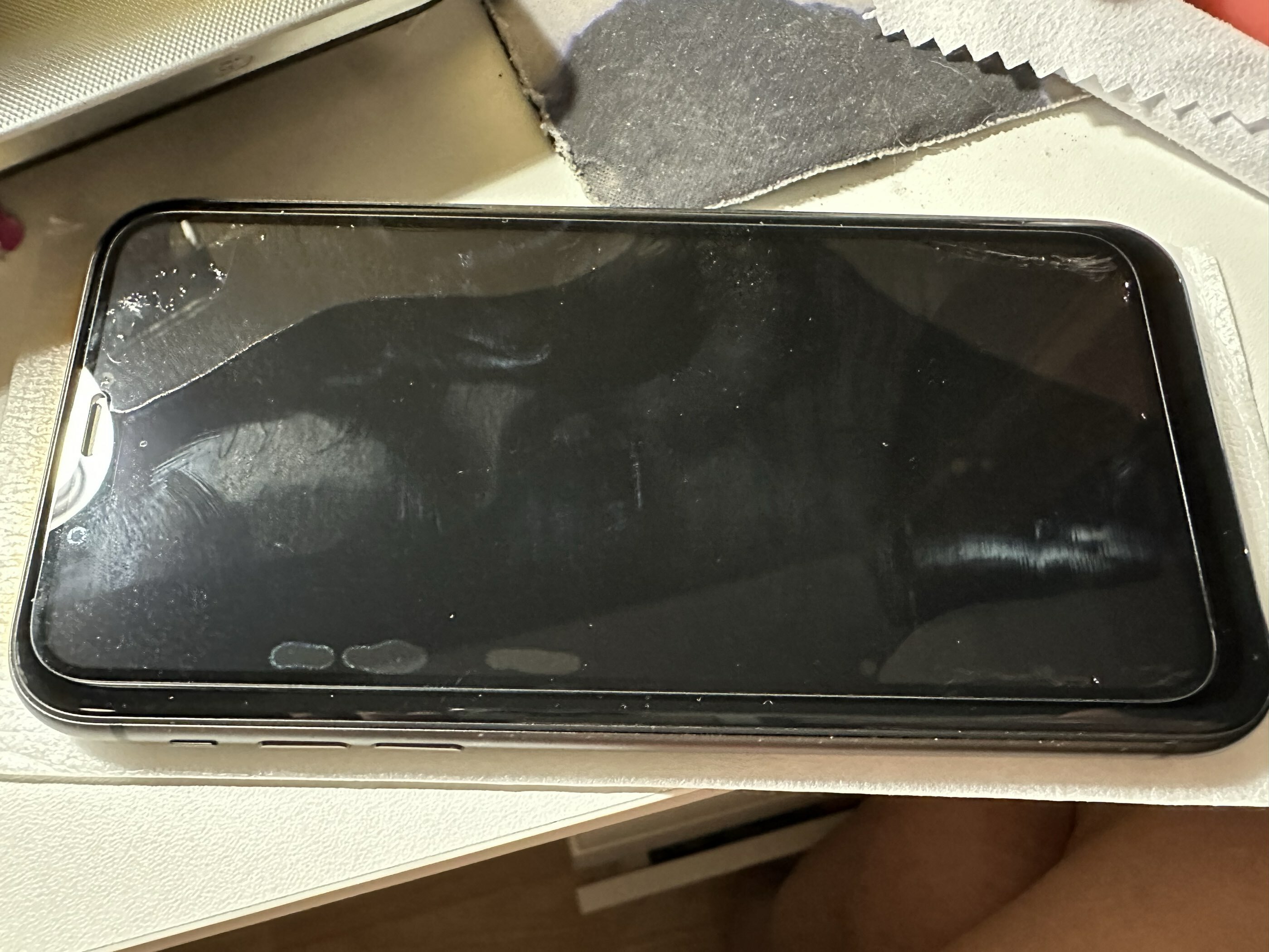 Фотография покупателя товара Защитное стекло 9D Luazon для iPhone X/XS/11 Pro, полный клей, 0.33 мм, 9Н, чёрное - Фото 5