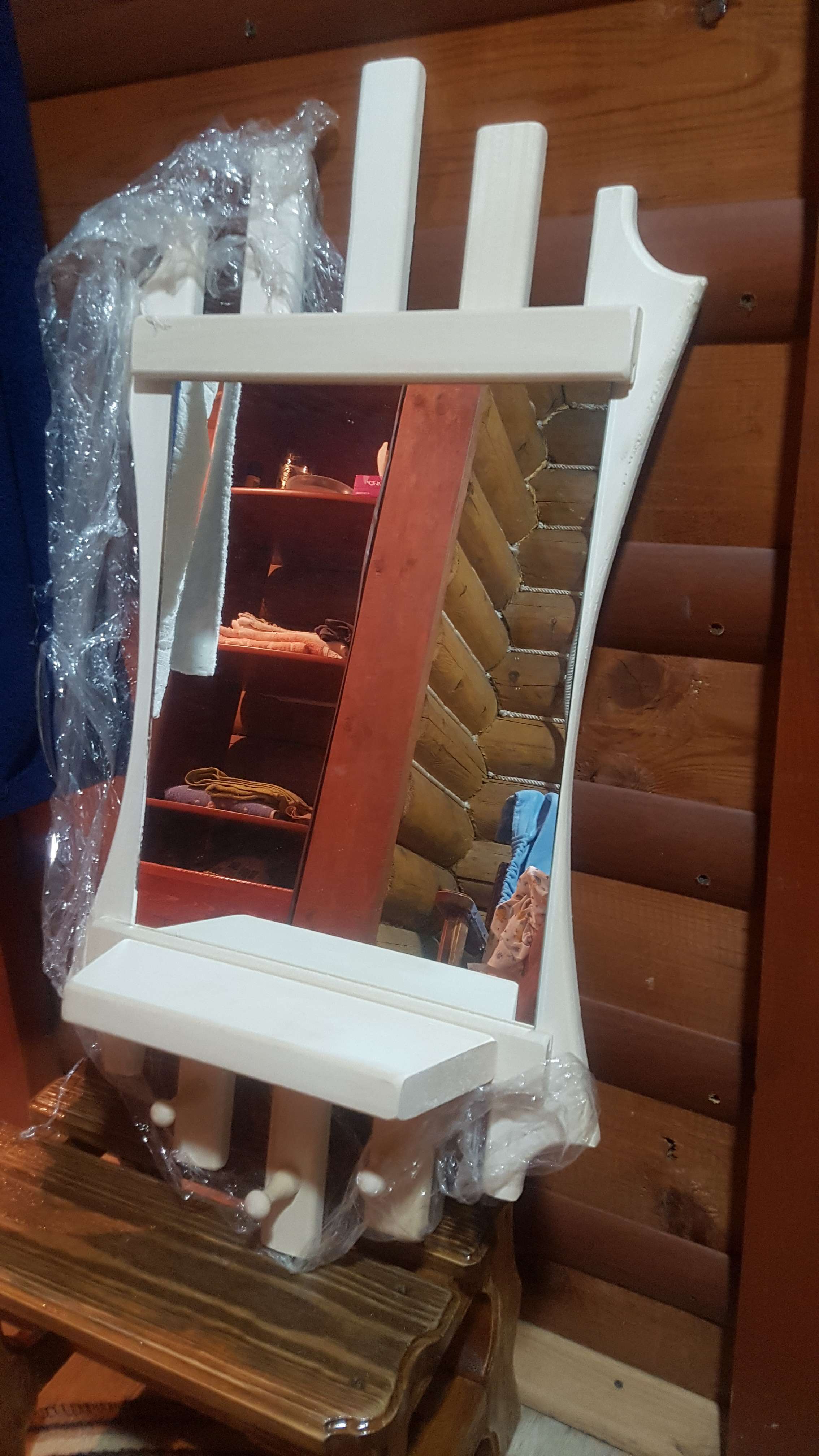 Фотография покупателя товара Зеркало "Резное Лесенка" с полкой 3 крючка, 75×40 см