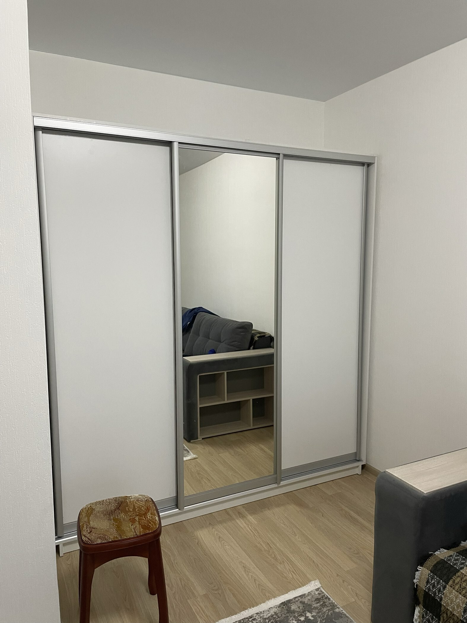 Фотография покупателя товара Шкаф-купе трёхдверный «Экспресс», 2100×600×2400 мм, ЛДСП, цвет ясень шимо светлый - Фото 4