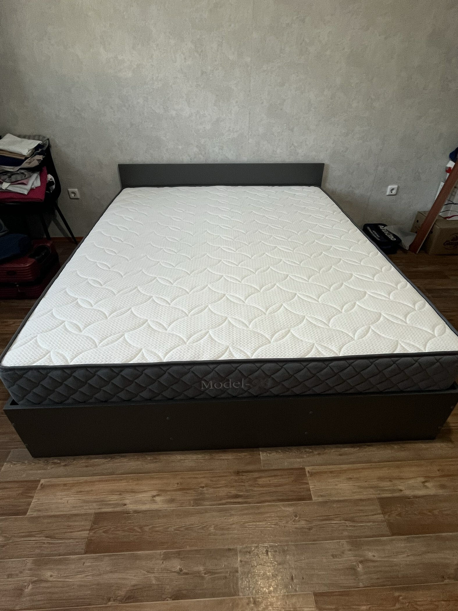 Фотография покупателя товара Кровать двуспальная «Мадера», с основанием, 1600×2000 мм, цвет графит - Фото 5