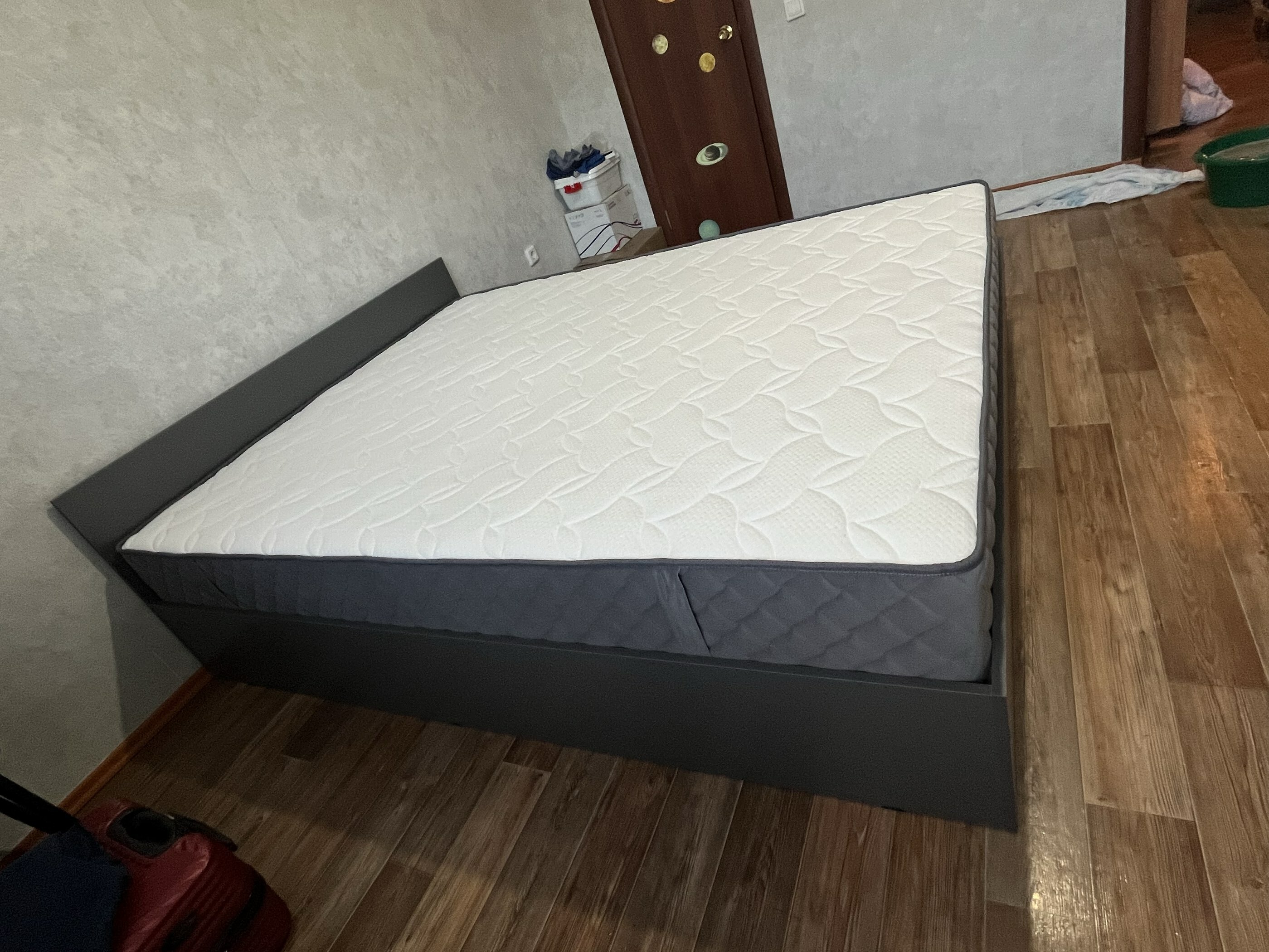 Фотография покупателя товара Кровать двуспальная «Мадера», с основанием, 1600×2000 мм, цвет графит - Фото 6