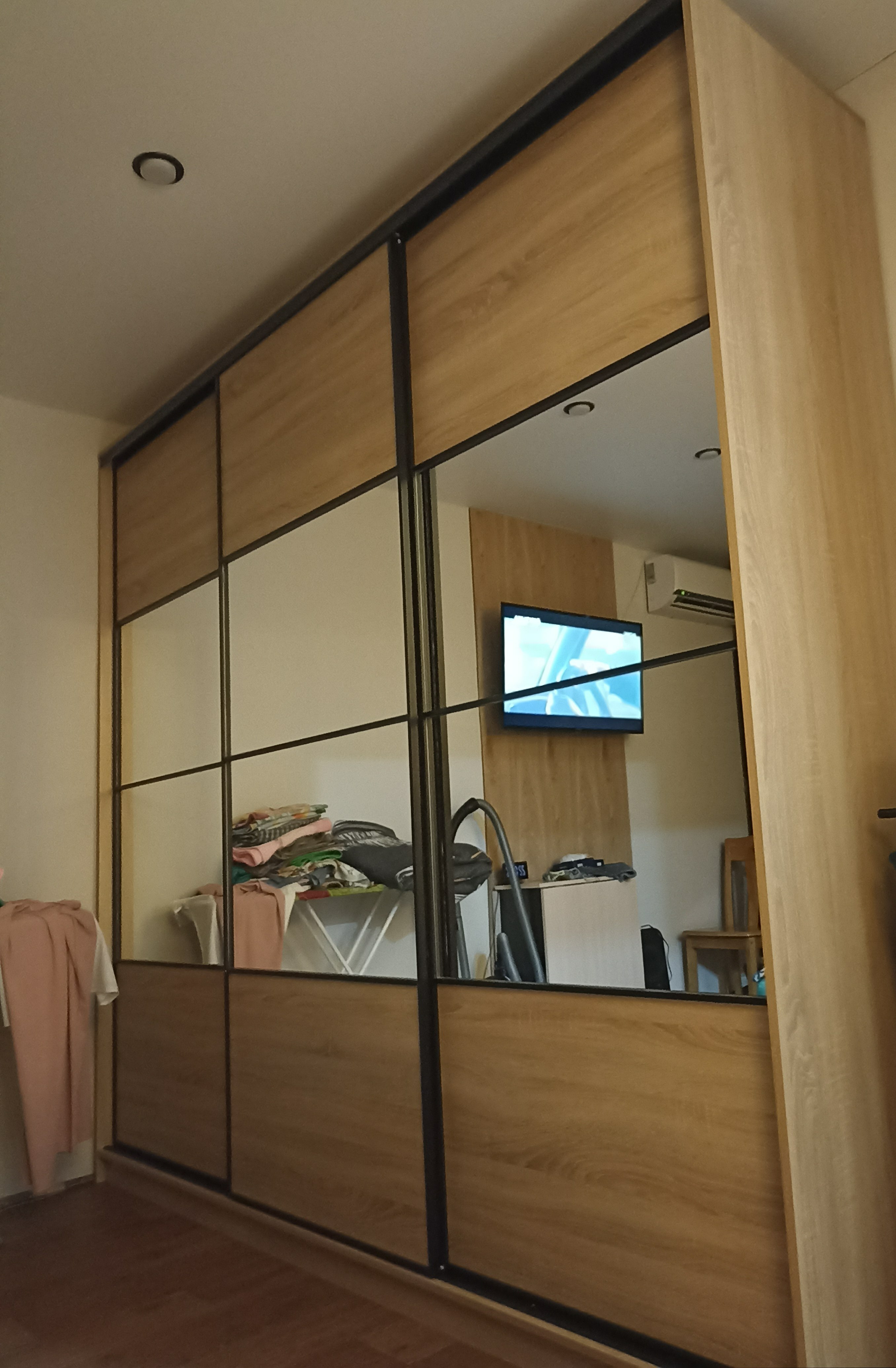 Фотография покупателя товара Шкаф - купе Max-МШ-23-6-24/2-777, с зеркалом, 2400×600×2300 мм, цвет белый шагрень - Фото 1