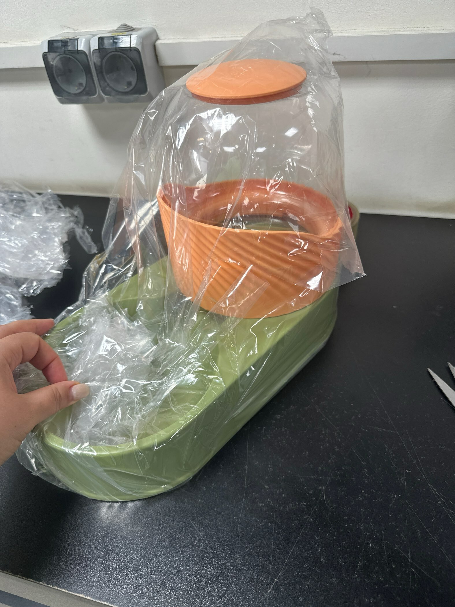 Фотография покупателя товара Автокормушка для животных 2,5 л, зелено-оранжевый