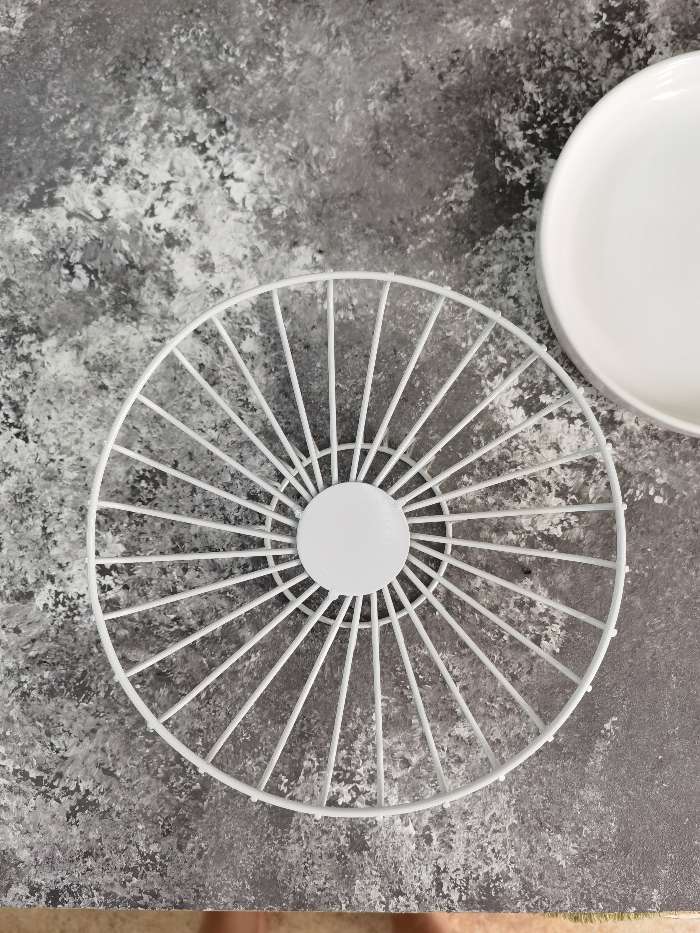 Фотография покупателя товара Подставка для десертов керамическая на металлической подставке «Флора», d=26,5 см, цвет белый - Фото 1