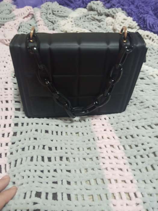 Фотография покупателя товара Сумка женская мессенджер из искусственной кожи с цепью, 14×20 см, молочная - Фото 4