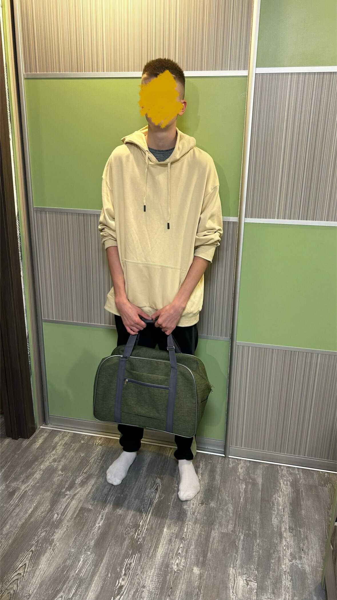 Фотография покупателя товара Сумка дорожная на молнии, наружный карман, держатель для чемодана, цвет зелёный