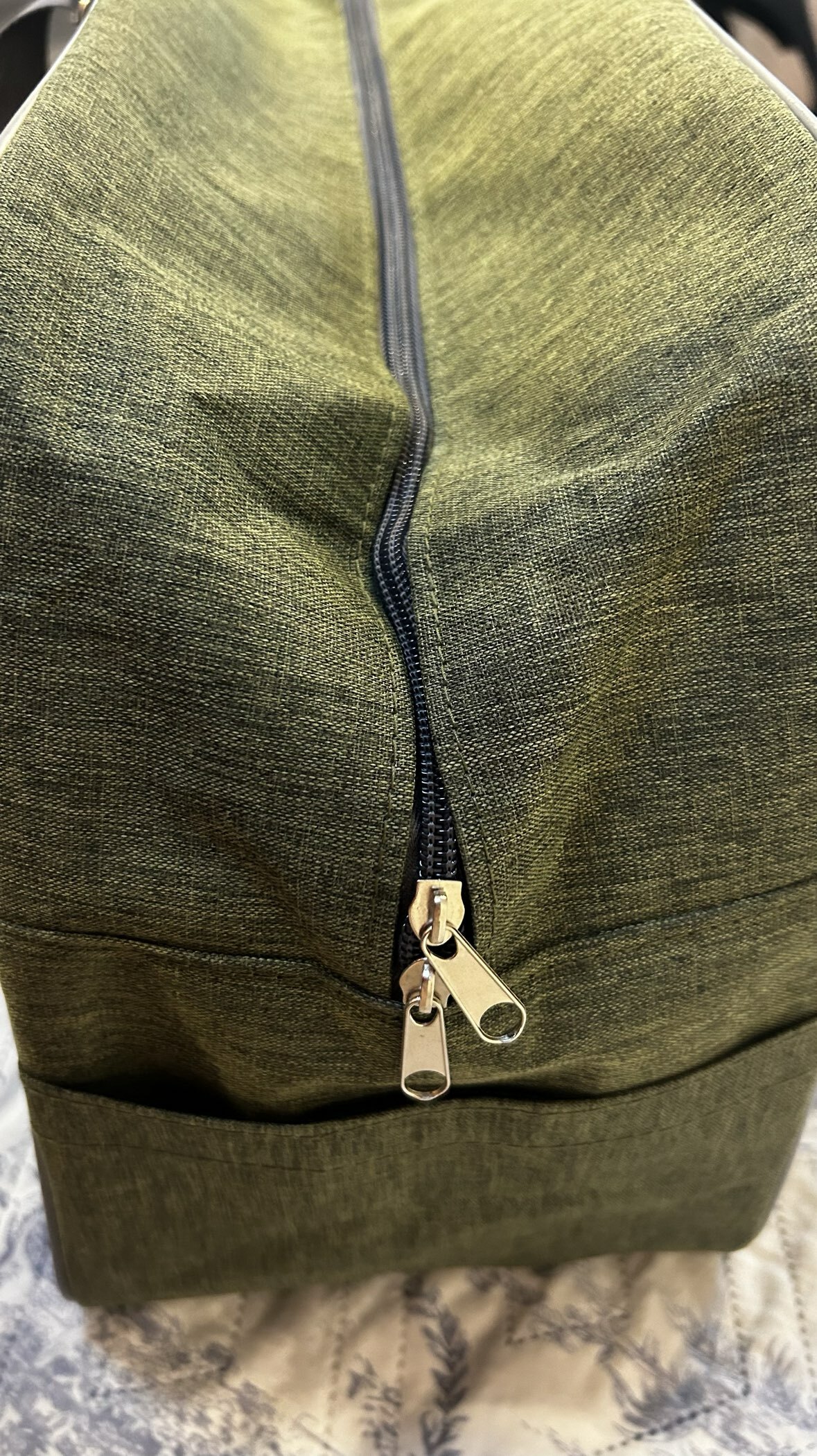 Фотография покупателя товара Сумка дорожная на молнии, наружный карман, держатель для чемодана, цвет серый - Фото 1
