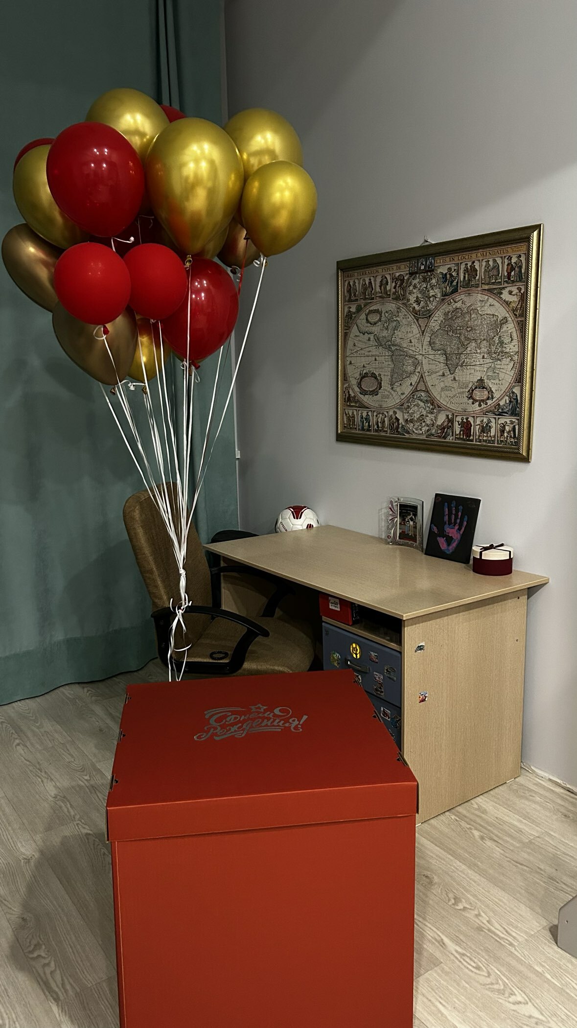 Фотография покупателя товара Коробка для воздушных шаров, Красная, 60 х 60 х 60 см - Фото 8