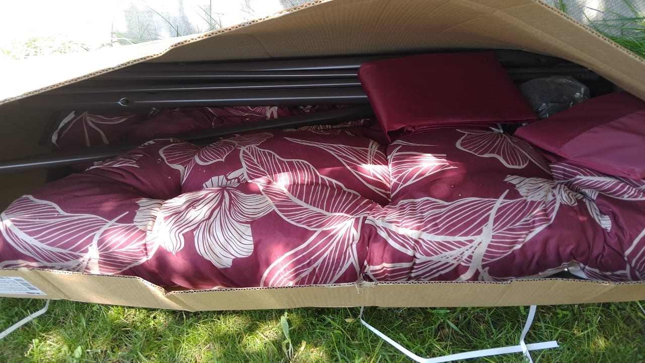 Фотография покупателя товара Качели садовые "Муза" 120 х 190 х 150 см, макс. нагрузка 180 кг, красный