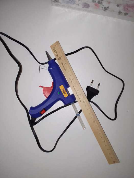 Фотография покупателя товара Клеевой пистолет ТУНДРА, 20 Вт, 220 В, шнур 1.2 м, выключатель, индикатор, антикапля, 7 мм - Фото 1