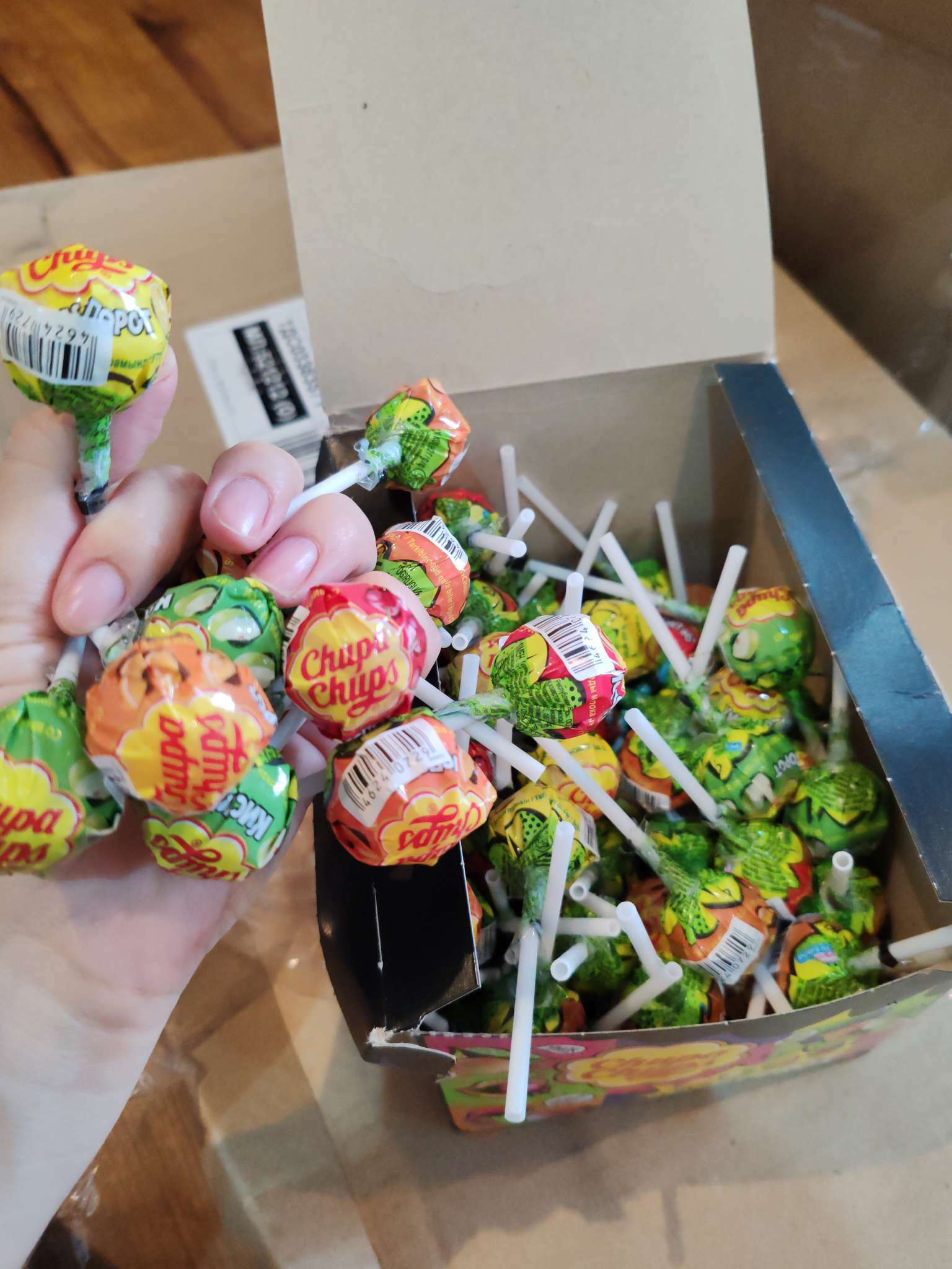 Фотография покупателя товара Карамель Chupa Chups «Кислорот», ассорти, 12 г - Фото 21