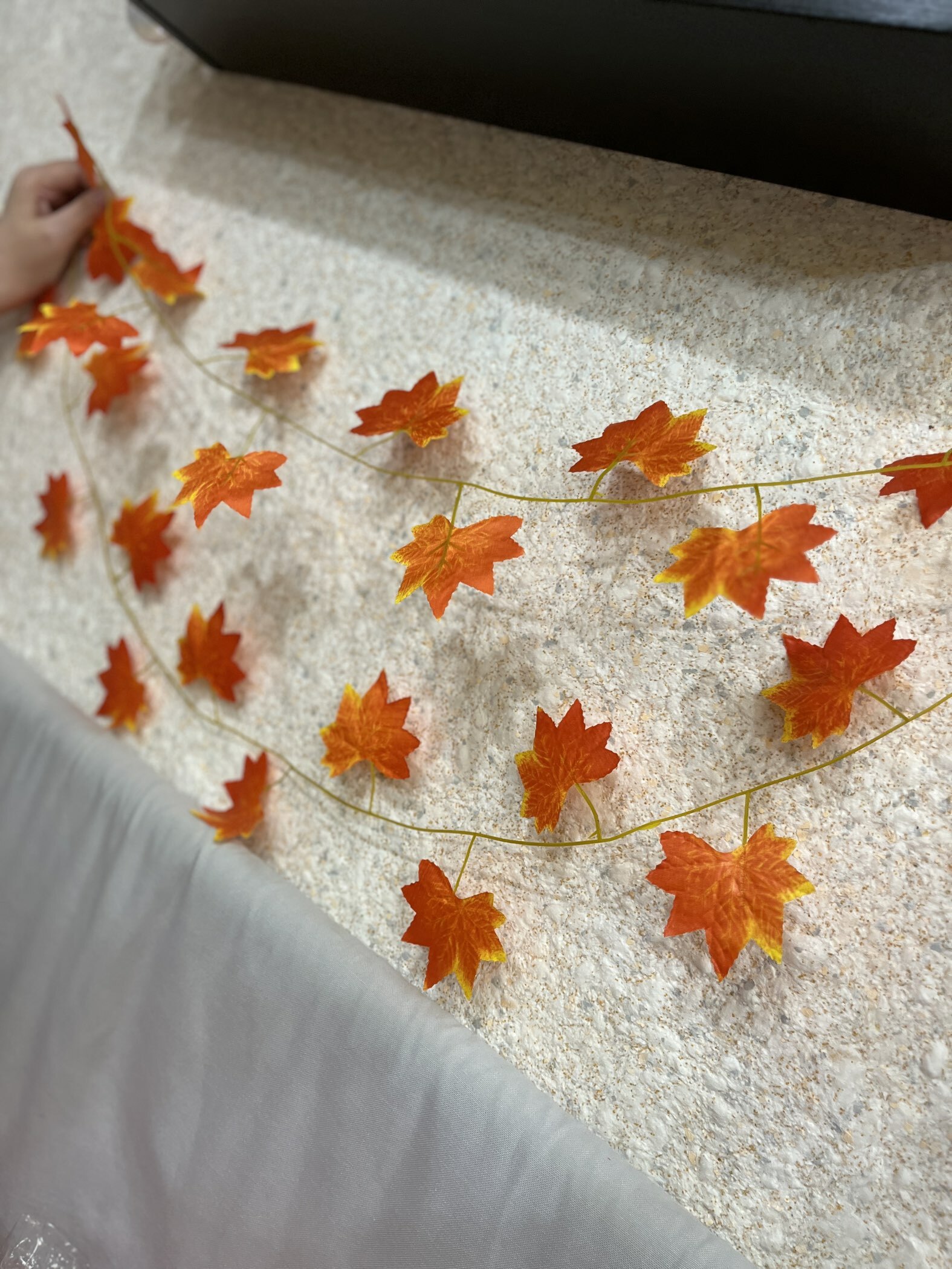 Фотография покупателя товара Декор «Гирлянда из листьев» длина: 2,4 м, ширина: 26 см, цвет красный - Фото 1