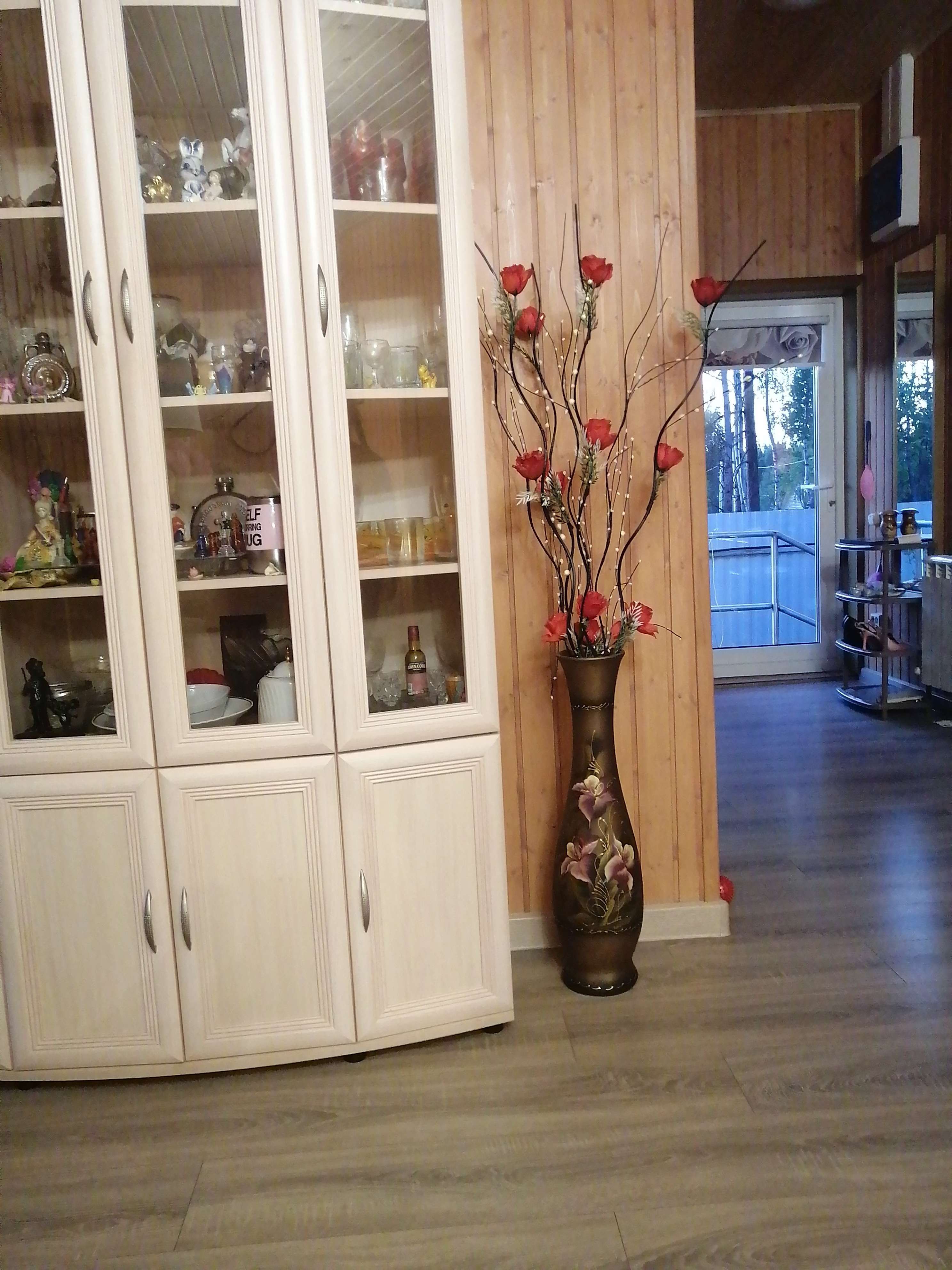 Фотография покупателя товара Ваза керамическая "Грация", напольная, акрил, цветы, коричневая, 70 см, микс - Фото 1