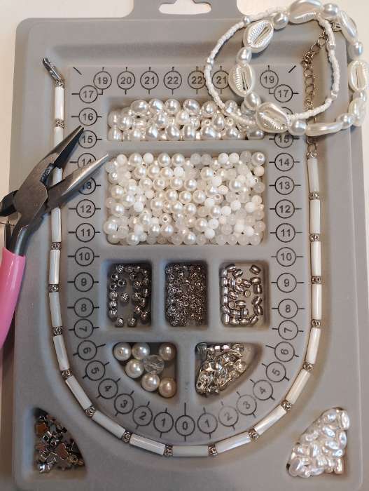 Фотография покупателя товара Доска-органайзер для бисероплетения и изготовления изделий из бусин, 26×34.5×1.6 см - Фото 1