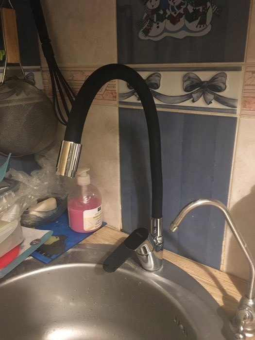 Фотография покупателя товара Cмеситель для кухни Accoona A4819F, однорычажный, силиконовый излив, латунь, чёрный/хром - Фото 1