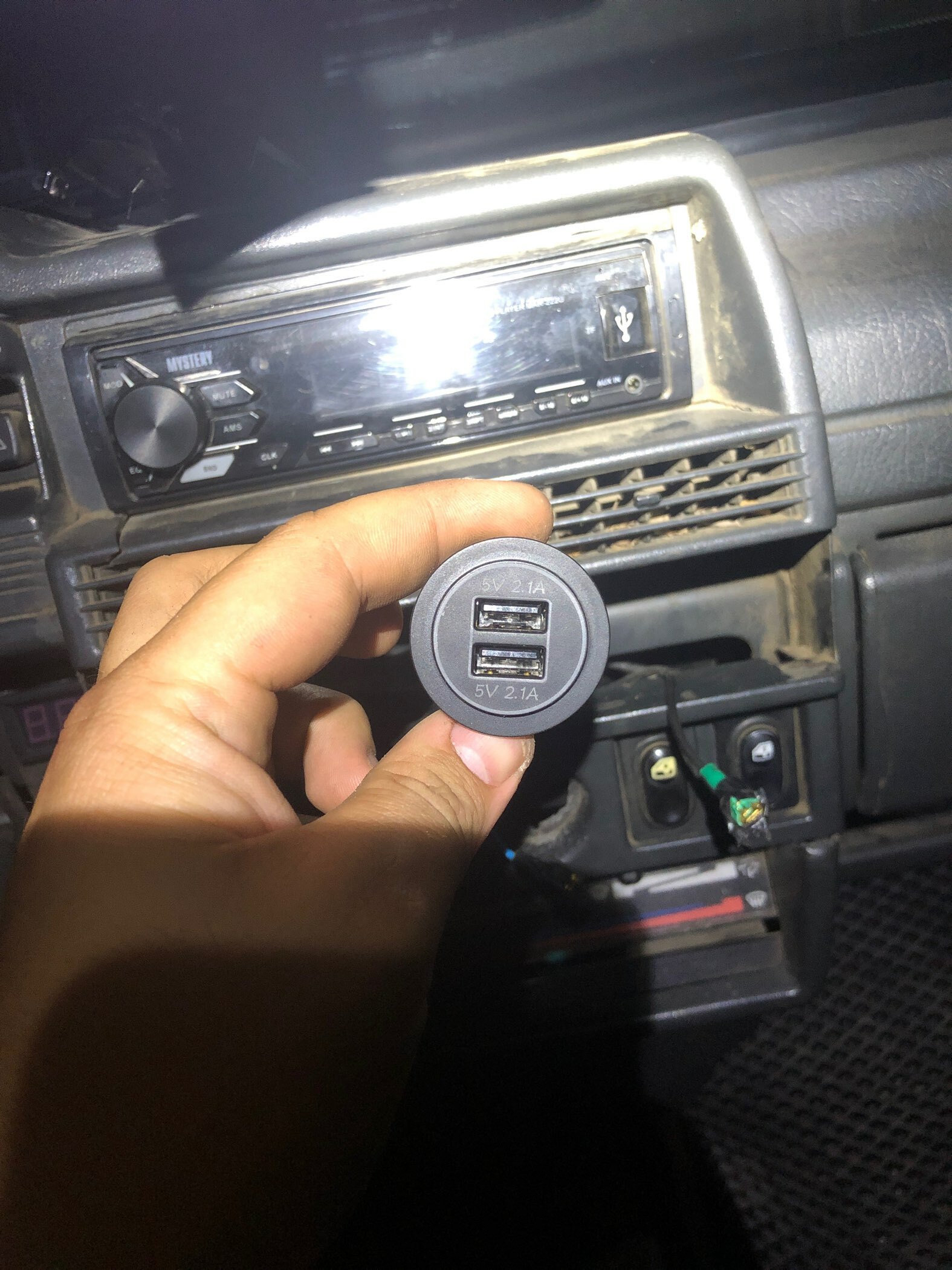Фотография покупателя товара Зарядное устройство Cartage, 2 USB, 2,1 А, 5 В - Фото 1