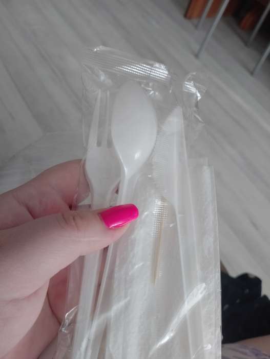 Фотография покупателя товара Набор пластиковых одноразовых столовых приборов 5 в 1: вилка, ложка, нож, салфетка, зубочистка, цвет белый - Фото 3