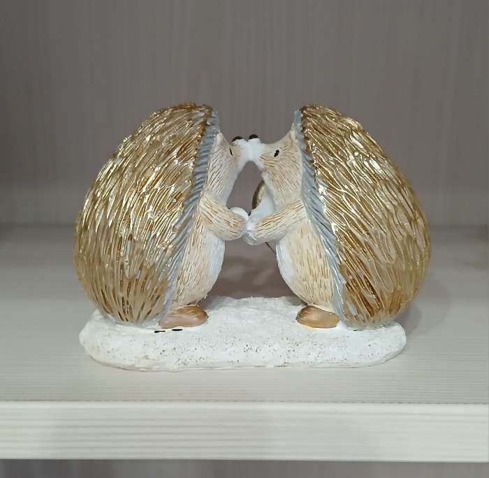 Фотография покупателя товара Фигурка полистоун «Влюбленные ёжики нашли друг друга: пазлики», 10.5×5.5×7.5 см - Фото 1