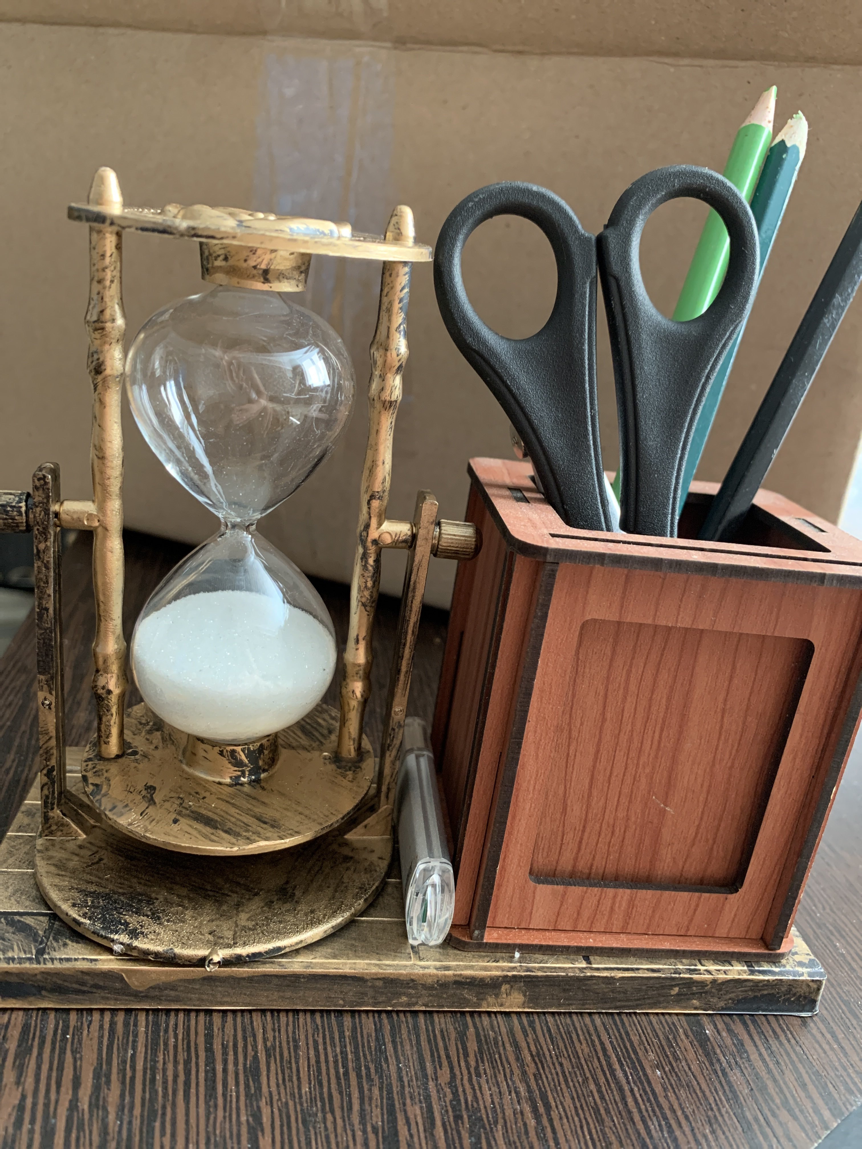 Фотография покупателя товара Песочные часы "Селин", сувенирные, с карандашницей и фоторамкой, 15.5 х 6.4 х 12 см - Фото 1