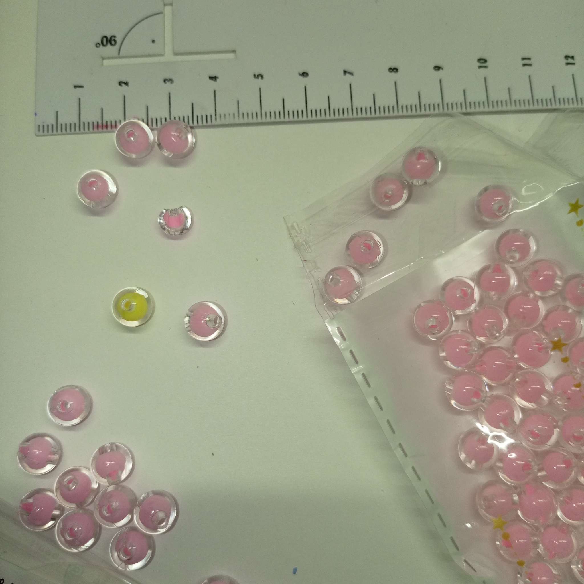 Фотография покупателя товара Бусины пластик "Светло-розовые" глянец 20 гр  d=0,8 см - Фото 2