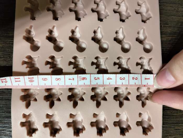 Фотография покупателя товара Форма для мармелада Доляна «Дино», силикон, 19×11,7 см, 48 ячеек (1,9×1 см), цвет МИКС - Фото 4