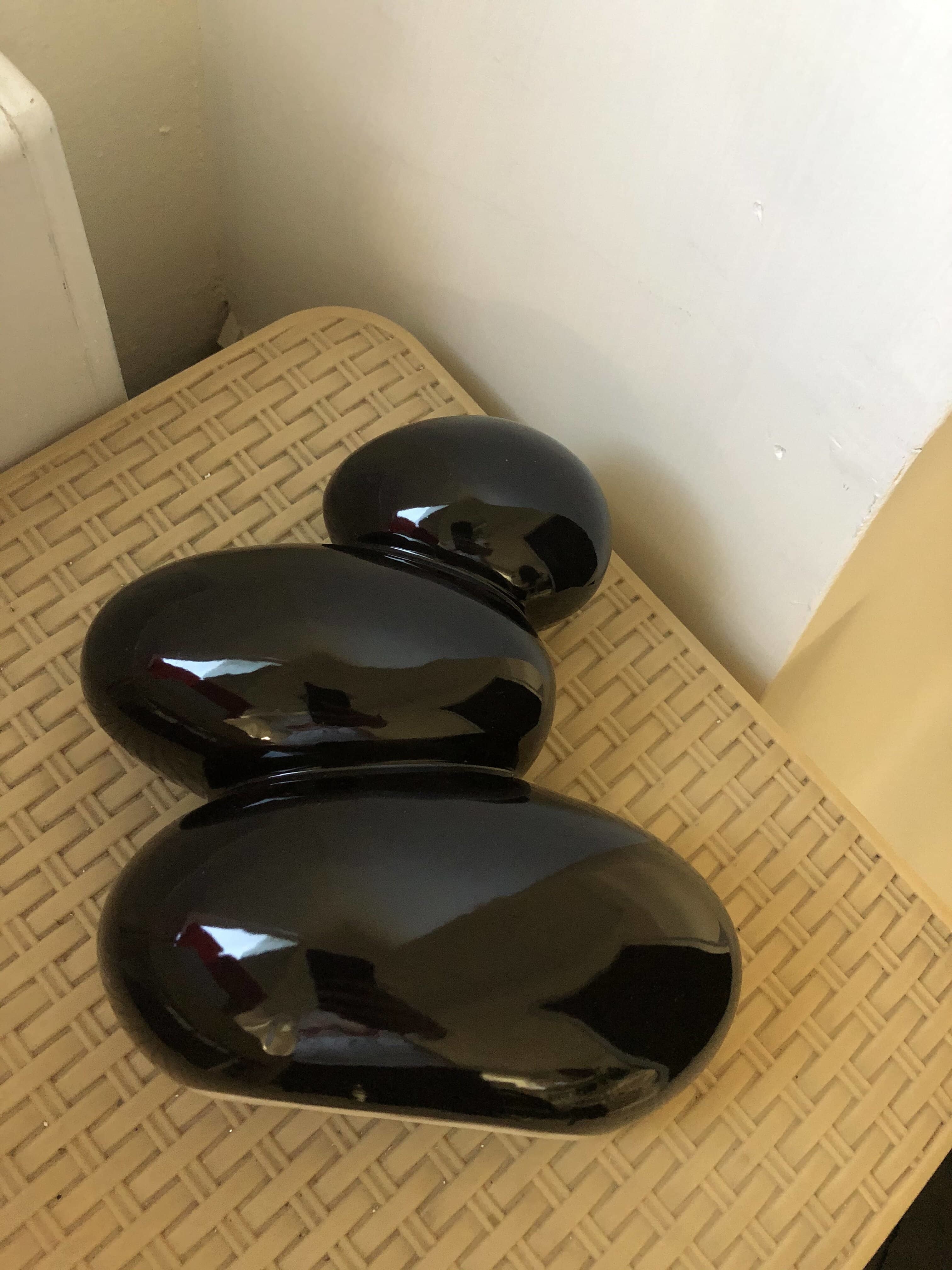 Фотография покупателя товара Ваза керамическая "Сбалансированные камни", настольная, чёрная, 20 см - Фото 5