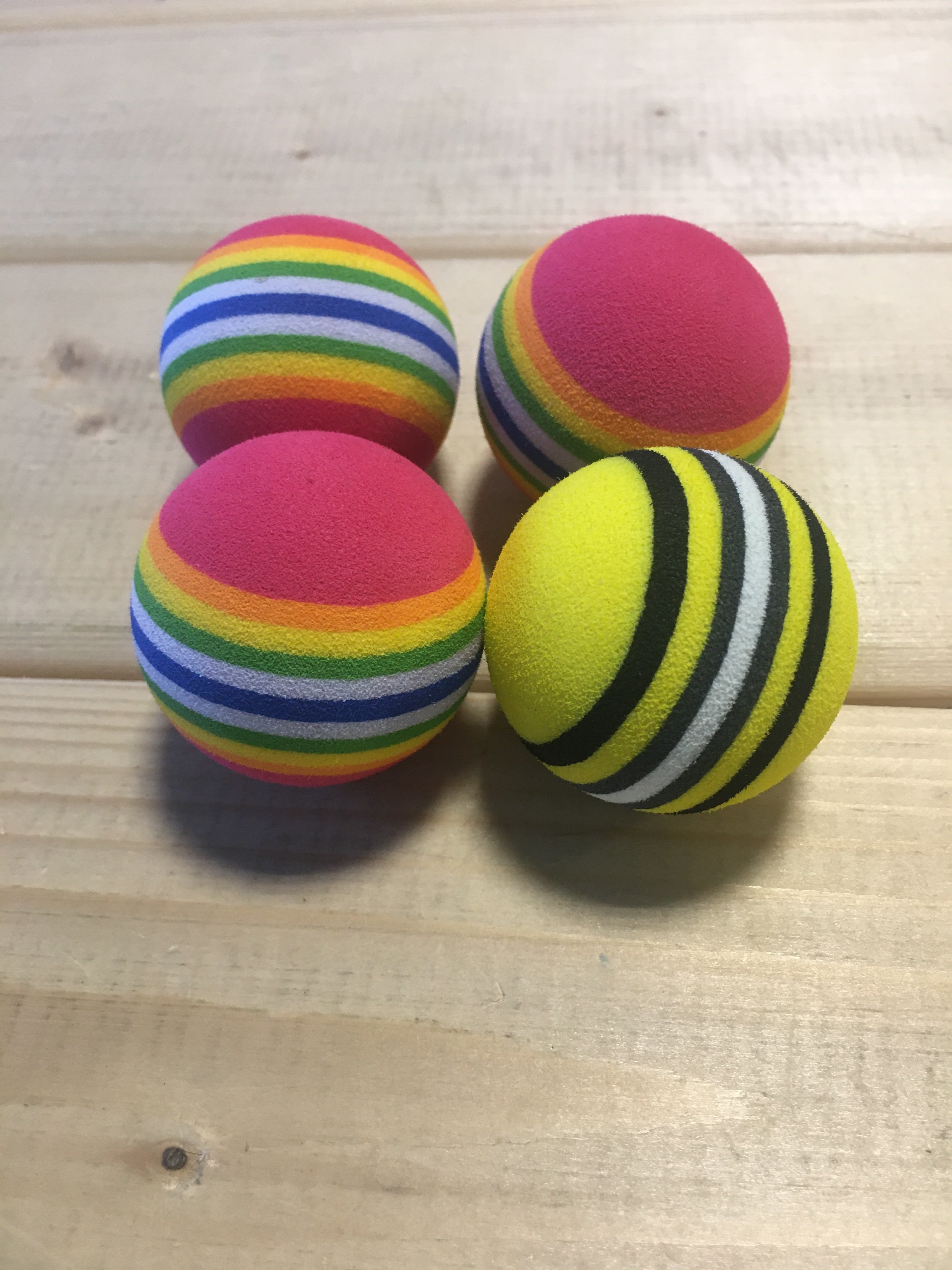 Фотография покупателя товара Набор из 4 игрушек "Полосатые шарики", диаметр шара 3,8 см (малые), микс цветов - Фото 1
