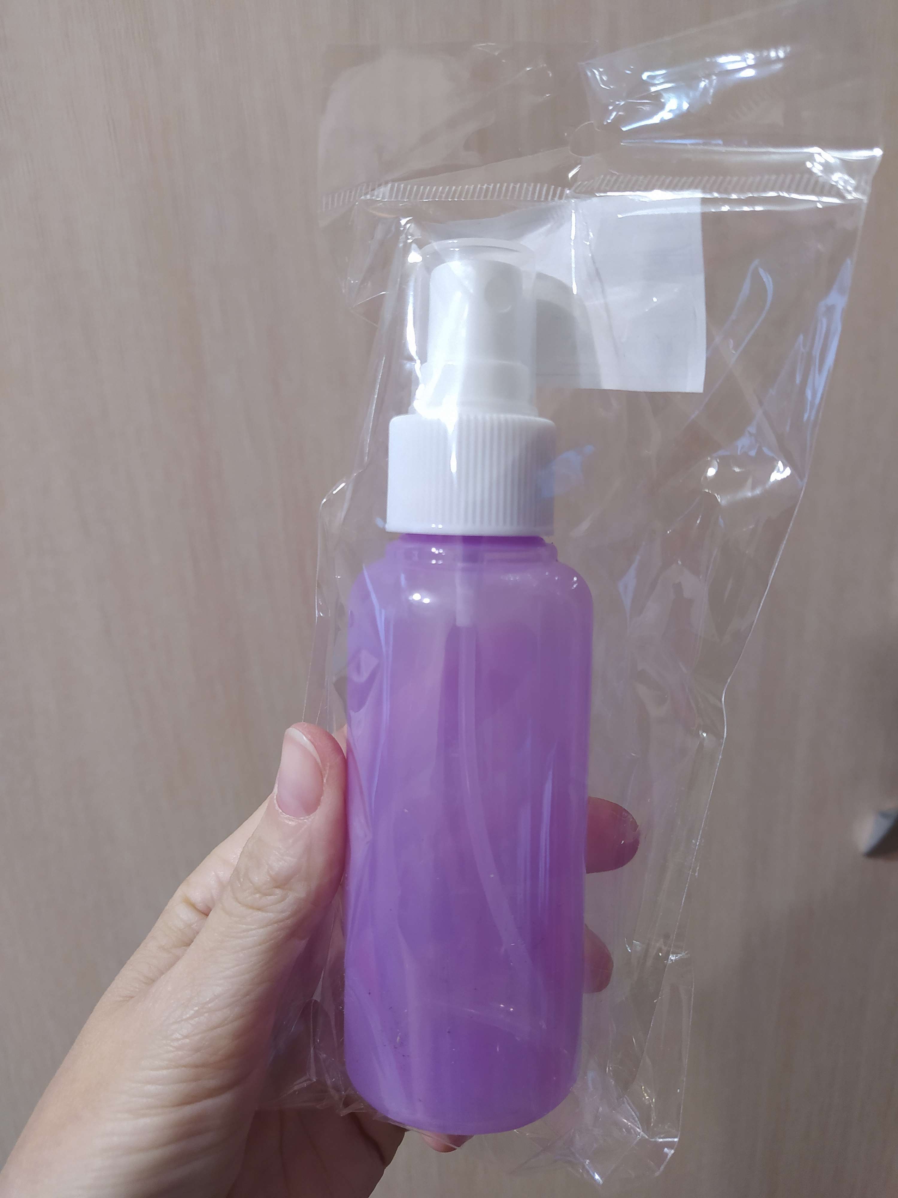 Фотография покупателя товара Бутылочка для хранения, с распылителем 100 мл, цвет белый/МИКС
