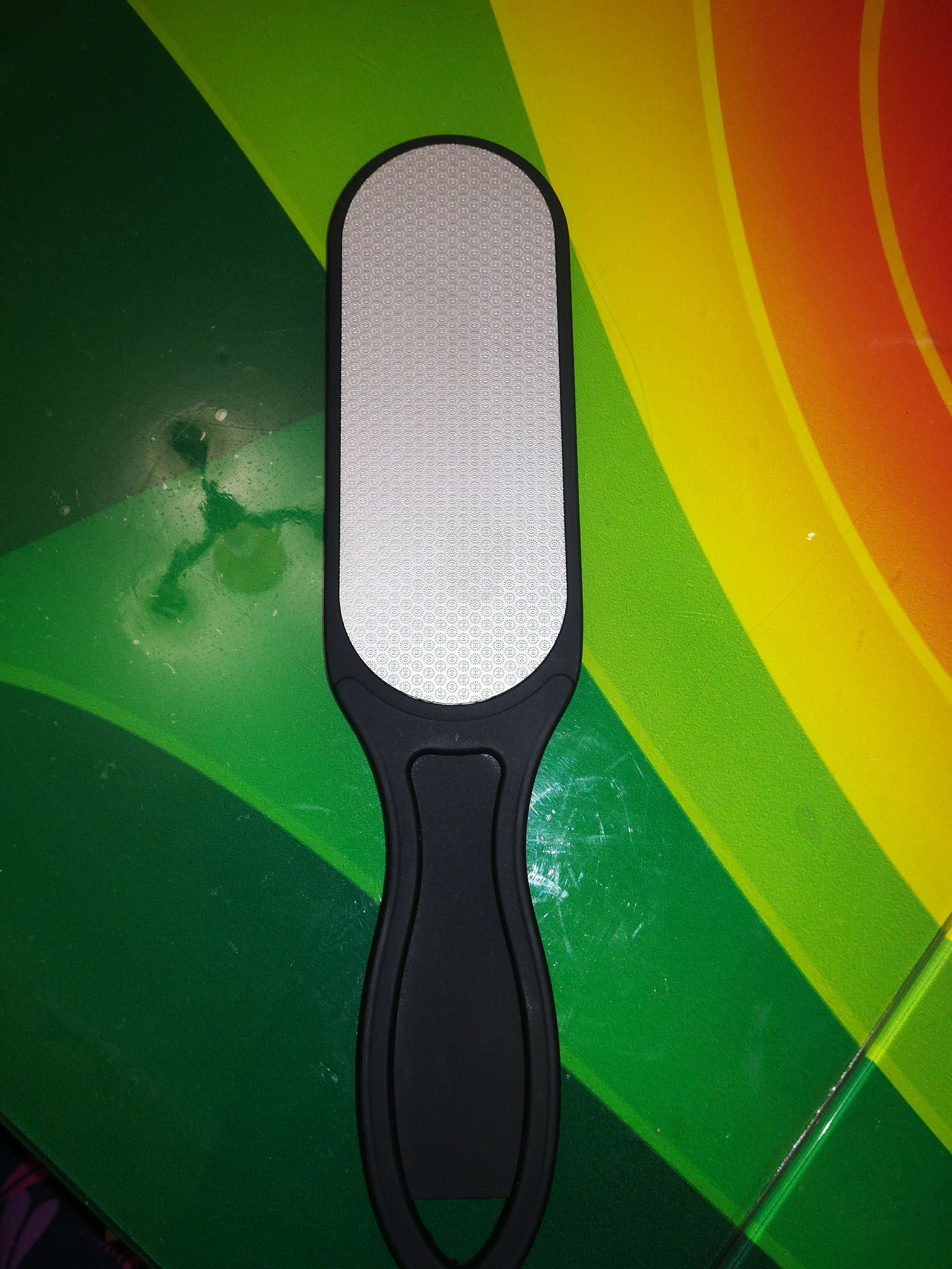 Фотография покупателя товара Тёрка для ног, лазерная, двусторонняя, прорезиненная ручка, 25,5 см, цвет чёрный - Фото 1