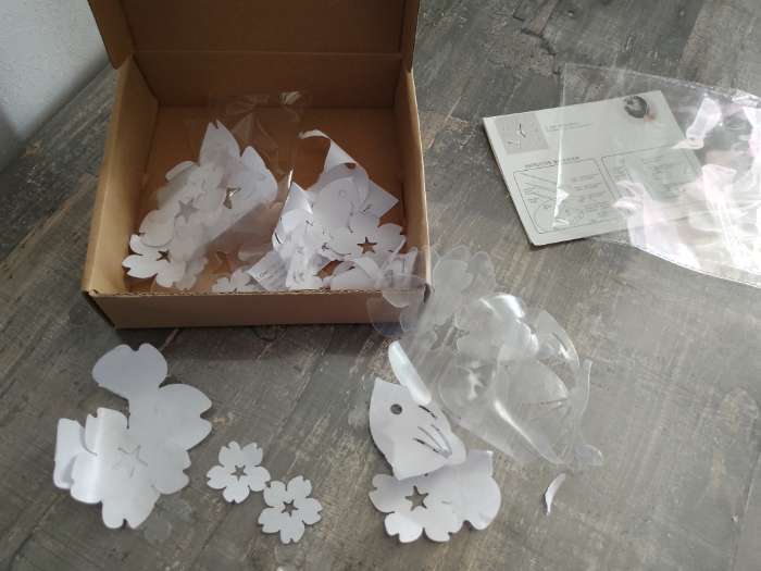 Фотография покупателя товара Часы настенные интерьерные, 3d «Цветы и бабочки», плавный ход, наклейка, большие, d=15 см, чёрные - Фото 2