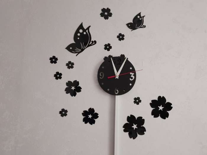Фотография покупателя товара Часы настенные интерьерные, 3d «Цветы и бабочки», плавный ход, наклейка, большие, d=15 см, чёрные - Фото 1
