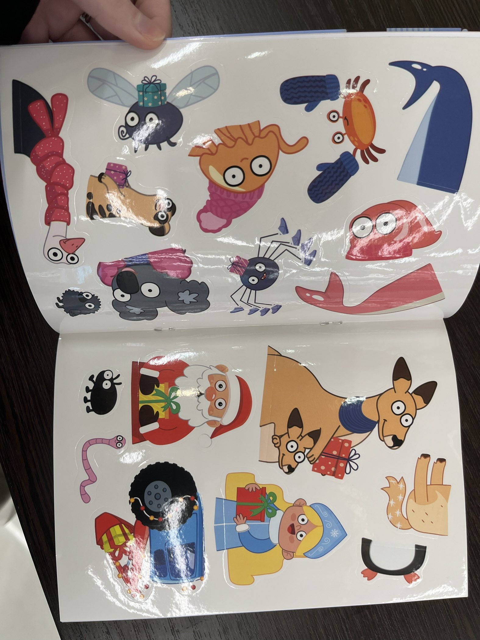 Фотография покупателя товара Новогодний подарок. Книга «Наклейки-половинки», А5, 20 стр., Синий трактор - Фото 3