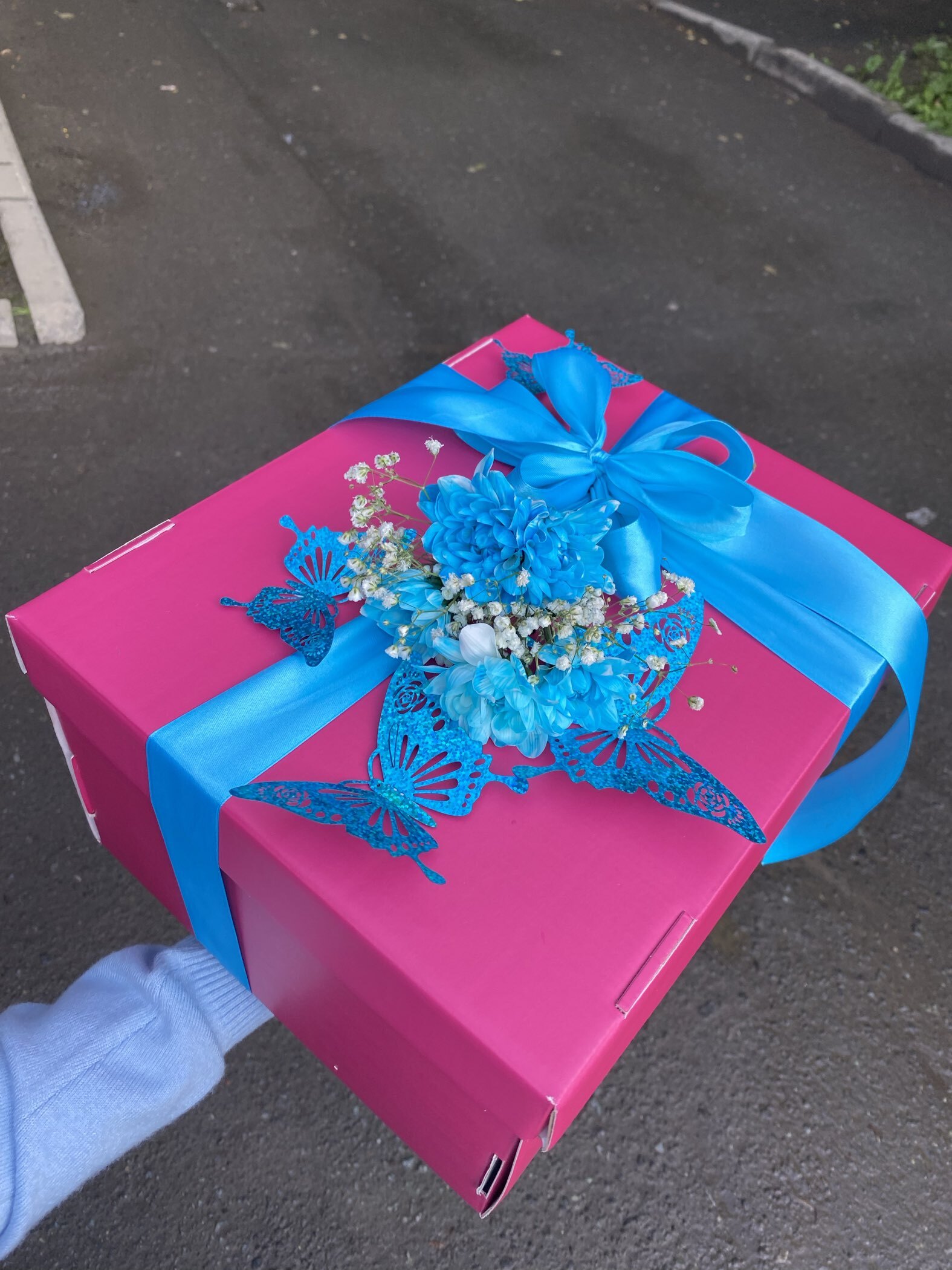 Фотография покупателя товара Коробка подарочная складная, упаковка, «Голубая», 31,2 х 25,6 х 16,1 см - Фото 1