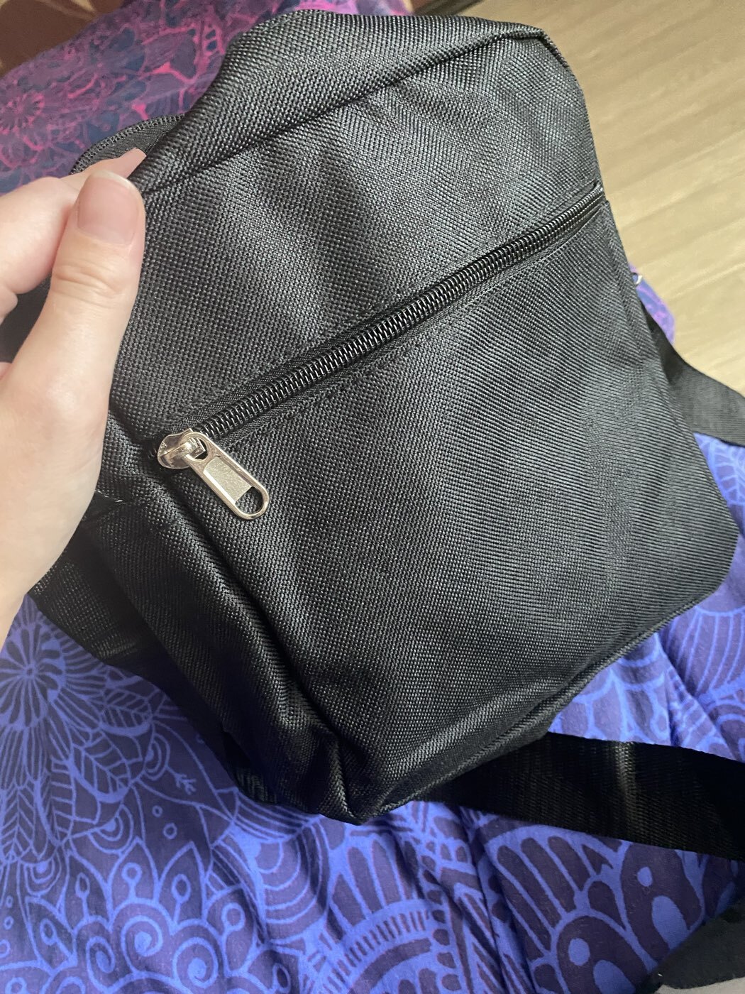 Фотография покупателя товара Сумка мужская через плечо на молнии, 2 наружных кармана, чёрная - Фото 3