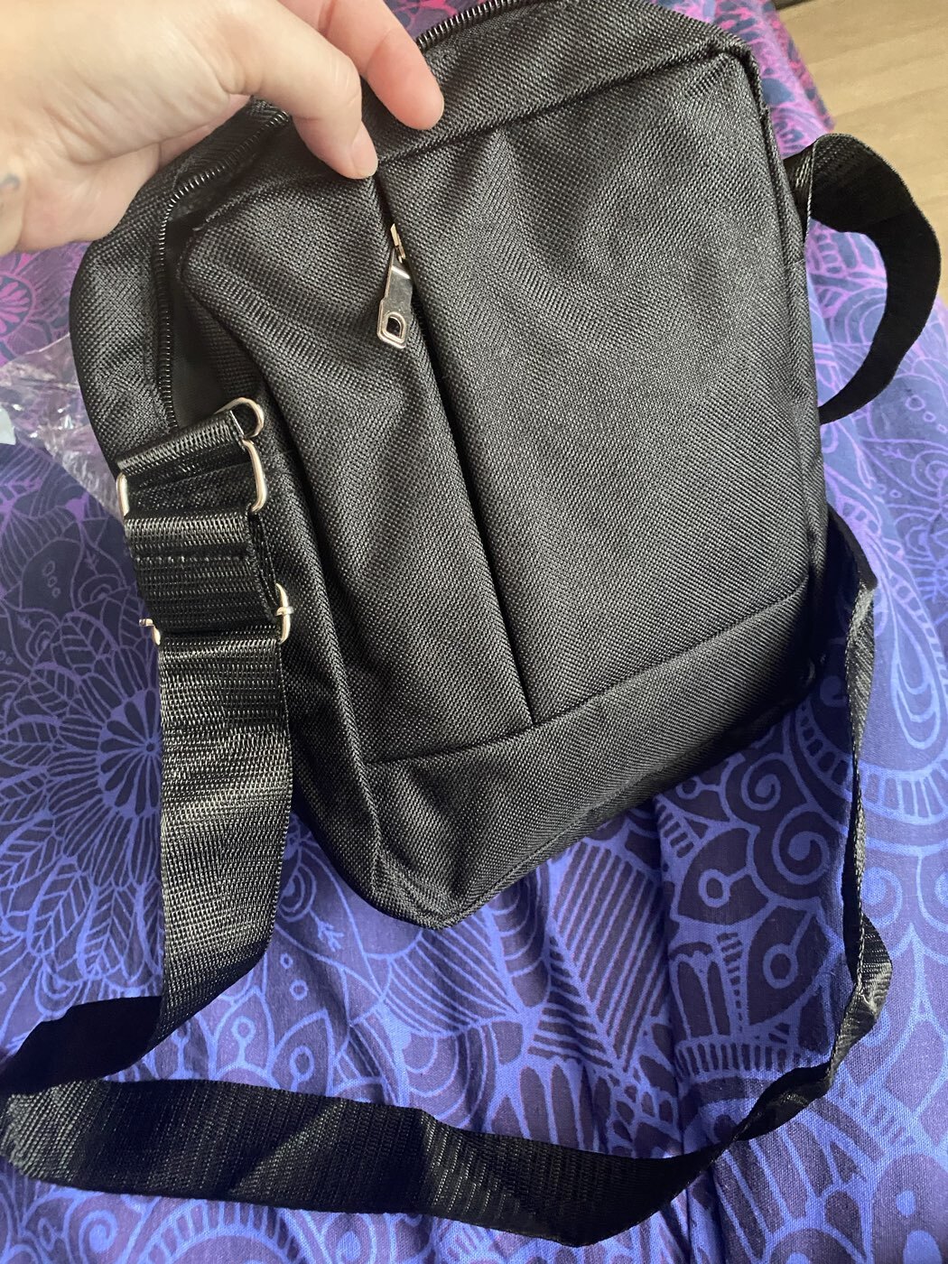 Фотография покупателя товара Сумка мужская через плечо на молнии, 2 наружных кармана, чёрная - Фото 2