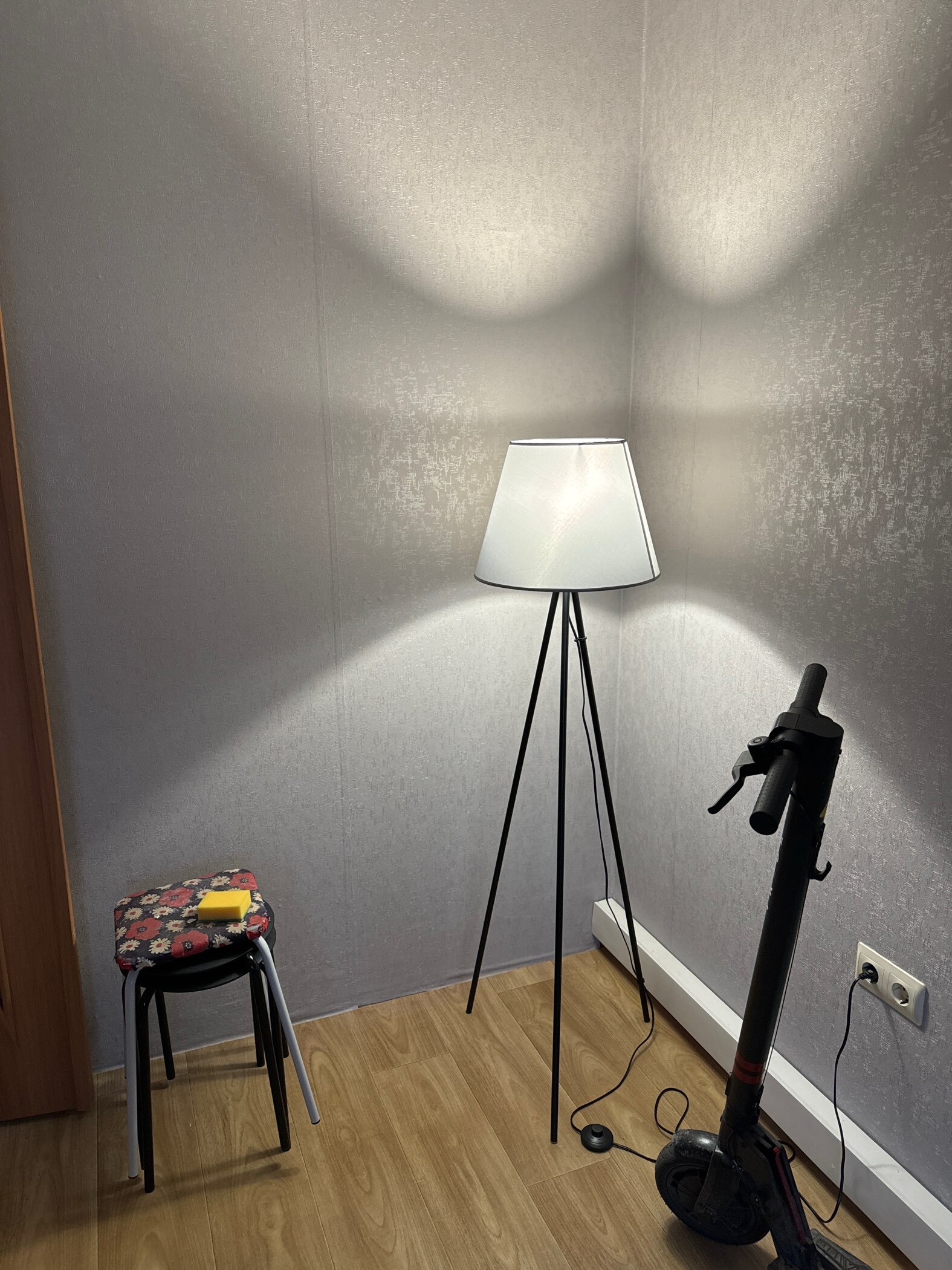 Фотография покупателя товара Торшер напольный BayerLux «Лаут», 1×15 Вт, Е27, шоколад/шампань - Фото 1