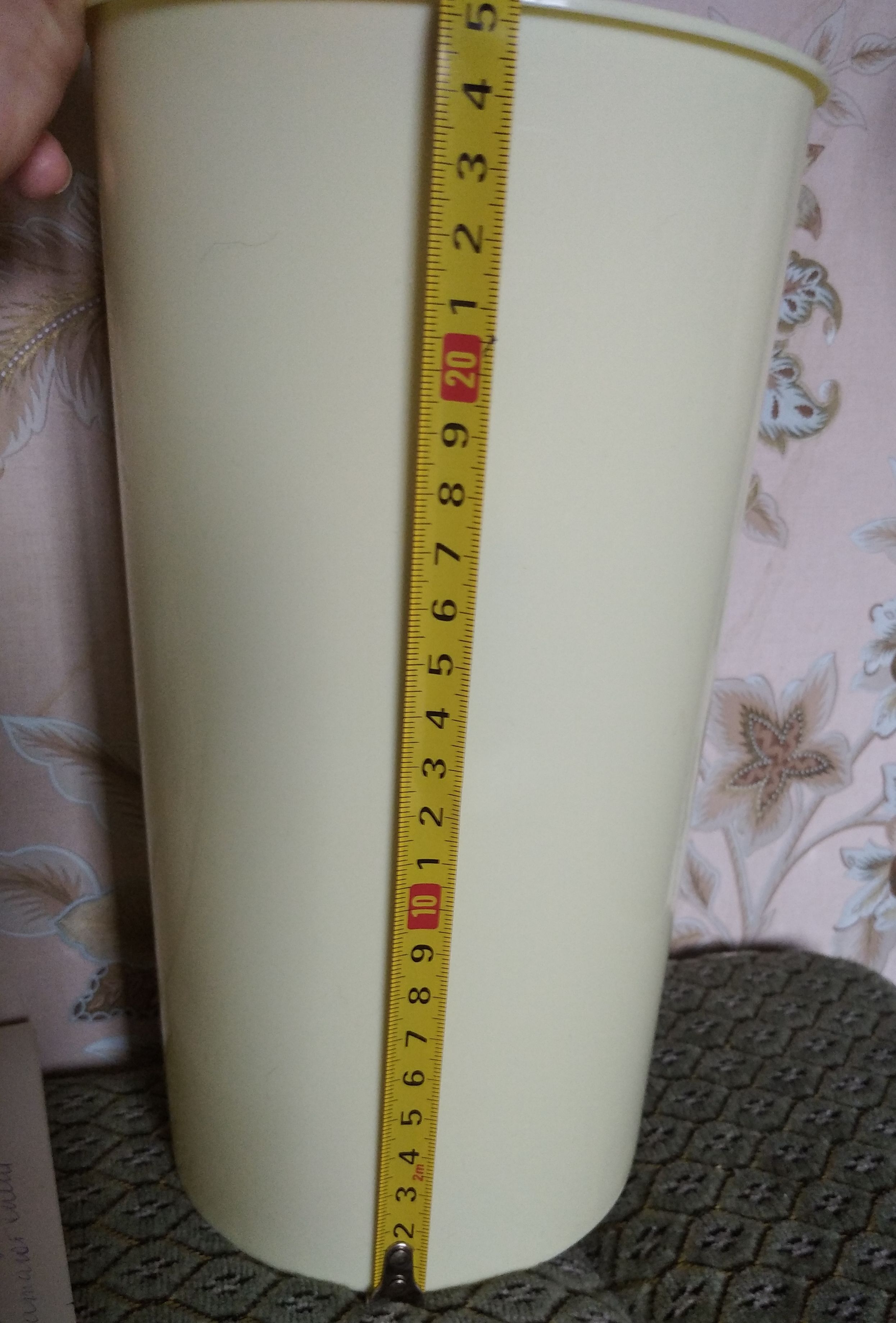 Фотография покупателя товара Ваза пластиковая для цветов, 3.8 л, жёлтая - Фото 3