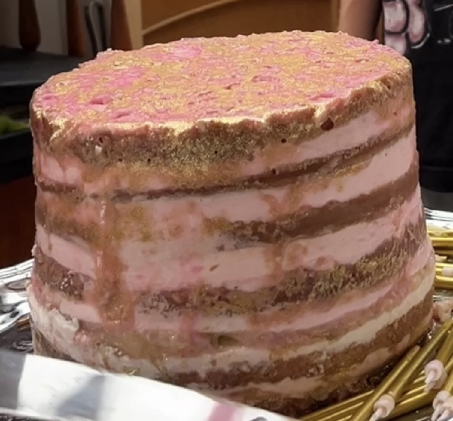 Фотография покупателя товара Блёстки пищевые мелкой фракции золотые для капкейков, тортов и напитков, 5 г. - Фото 1