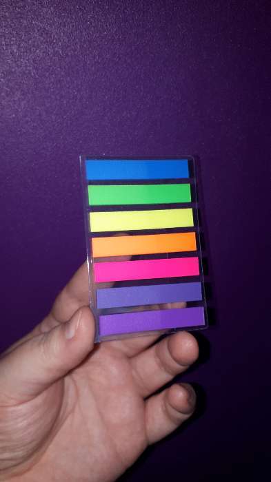 Фотография покупателя товара Блок-закладка с липким краем 8 мм х 45 мм, пластик, 7 цветов по 20 листов, флуоресцентные