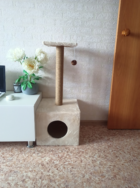 Фотография покупателя товара Домик для кошек с когтеточкой "Куб", с площадкой и игрушкой, 35 х 30 х 85 см, микс цветов - Фото 8