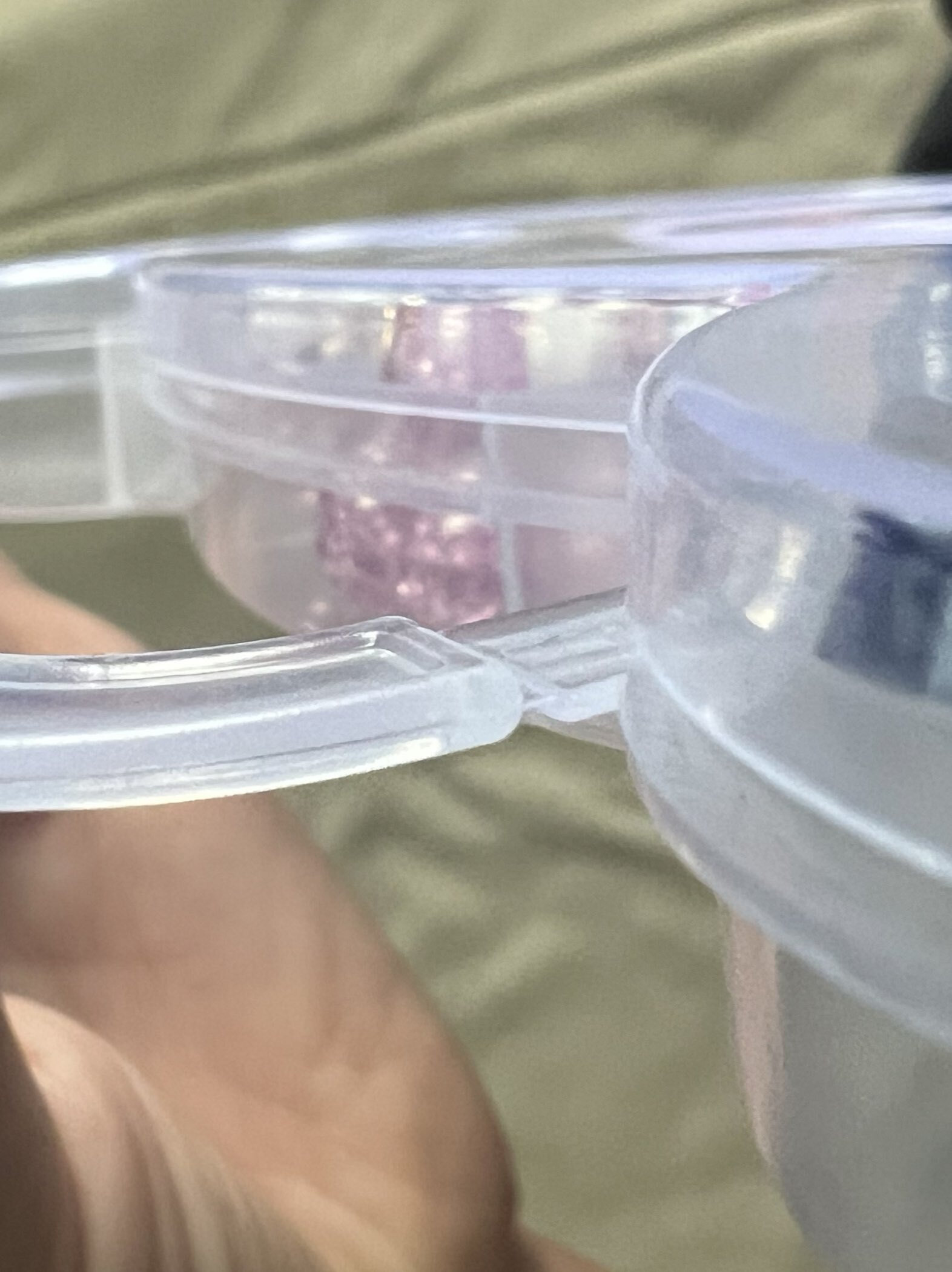 Фотография покупателя товара Шкатулка для мелочей «Сумочка мишка», пластик, прозрачная, 11 отделений, 18.8×15×1.8 см - Фото 1