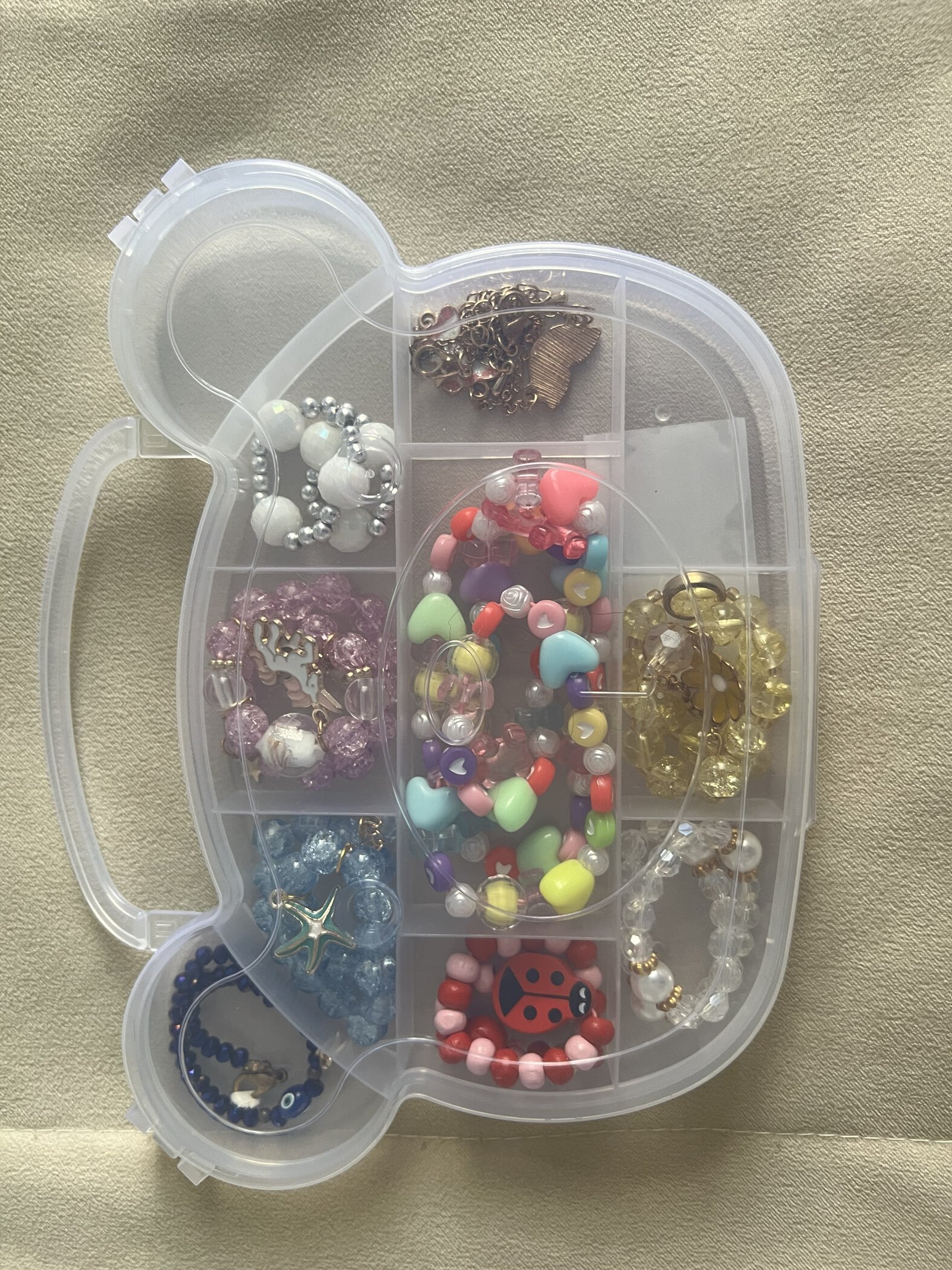 Фотография покупателя товара Шкатулка для мелочей «Сумочка мишка», пластик, прозрачная, 11 отделений, 18.8×15×1.8 см - Фото 2