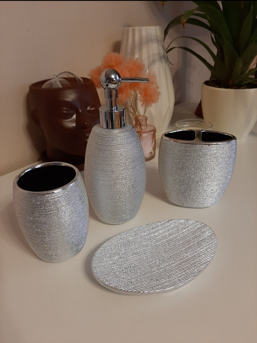 Фотография покупателя товара Набор аксессуаров для ванной комнаты «Камилла», 4 предмета (мыльница, дозатор для мыла 480 мл, 2 стакана), цвет серебро - Фото 1