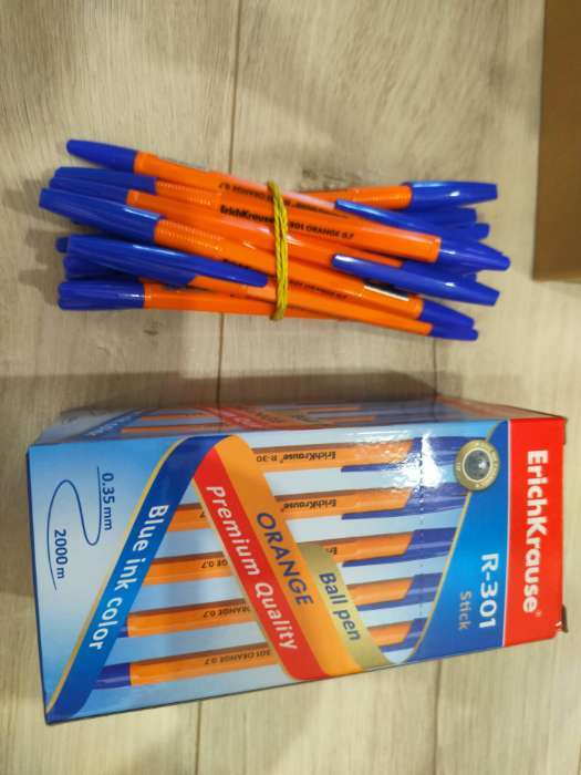 Фотография покупателя товара Ручка шариковая ErichKrause R-301 Orange Stick, узел 0.7 мм, чернила синие, длина линии письма 2000 метров, штрихкод на ручке - Фото 3