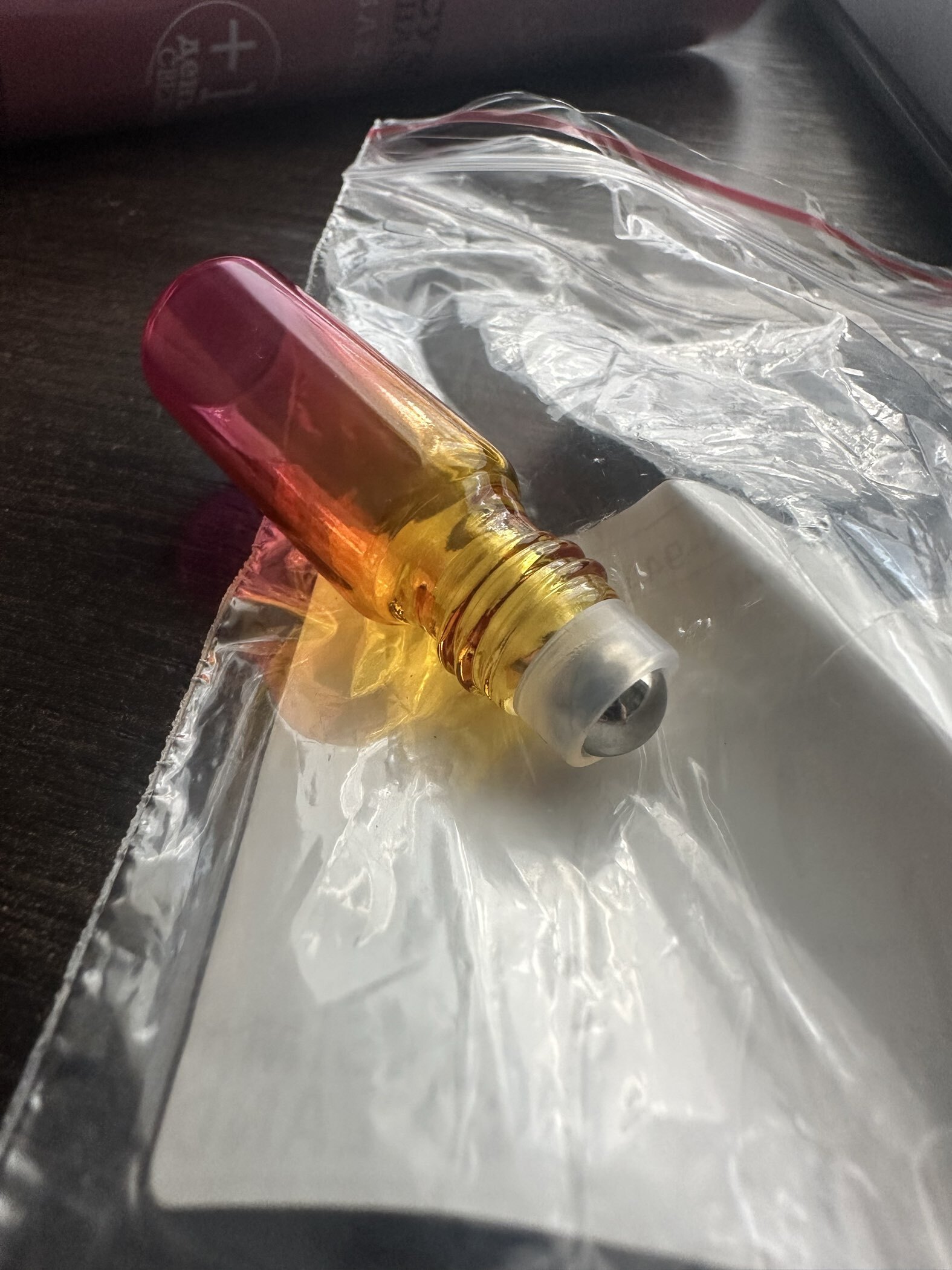 Фотография покупателя товара Флакон для парфюма «Уникальность», с металлическим роликом, 5 мл, цвет МИКС - Фото 1