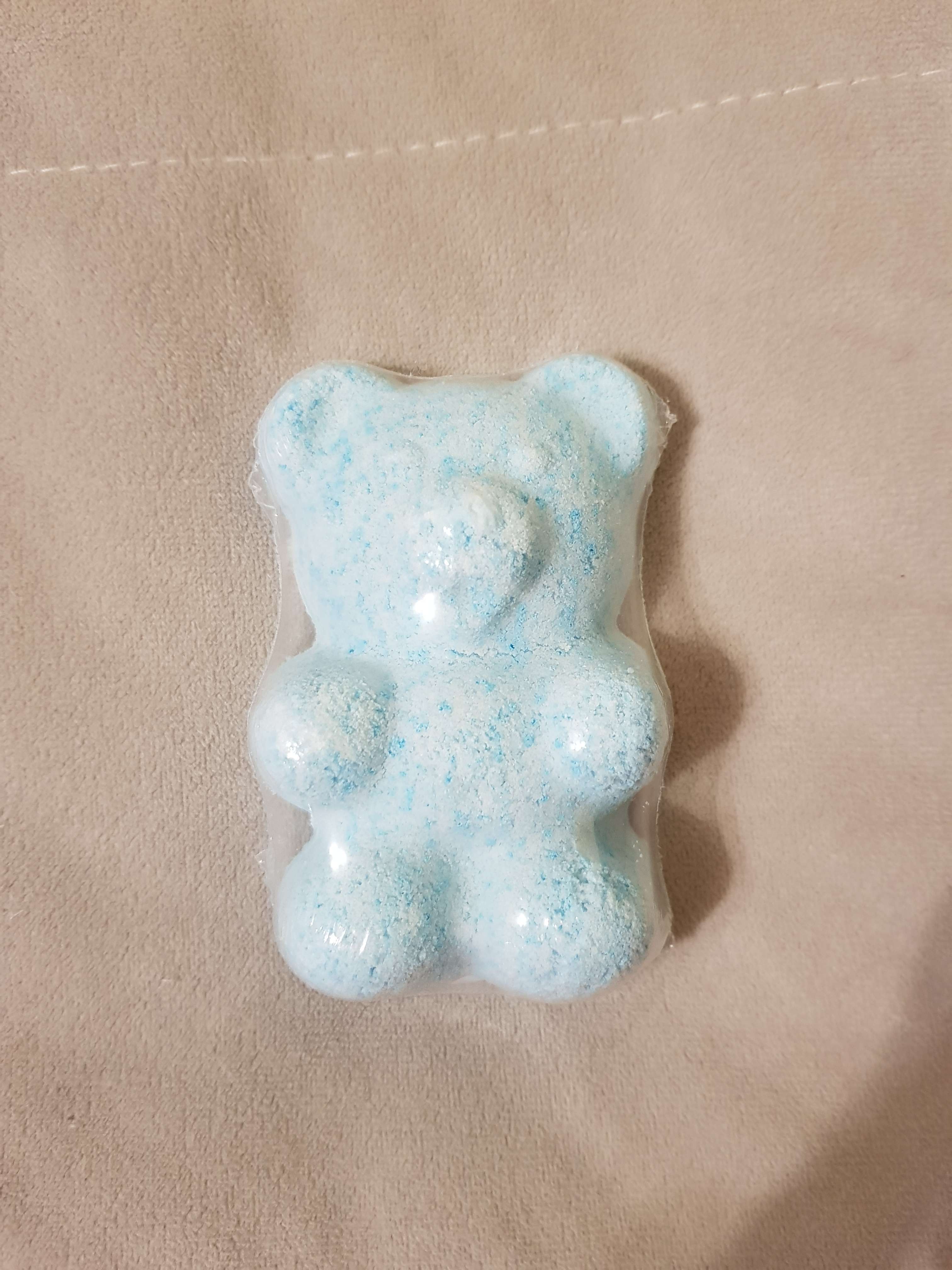 Фотография покупателя товара Бомбочка для ванны "Медвежонок" с ароматом яблока, голубая, 80 г - Фото 3