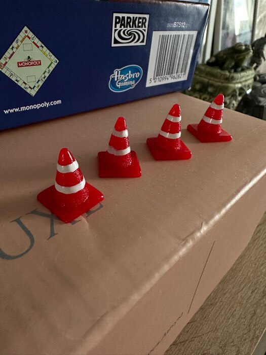 Фотография покупателя товара Миниатюра кукольная «Дорожный конус», набор 4 шт., размер 1 шт. — 1.5×2×1.5 см - Фото 1