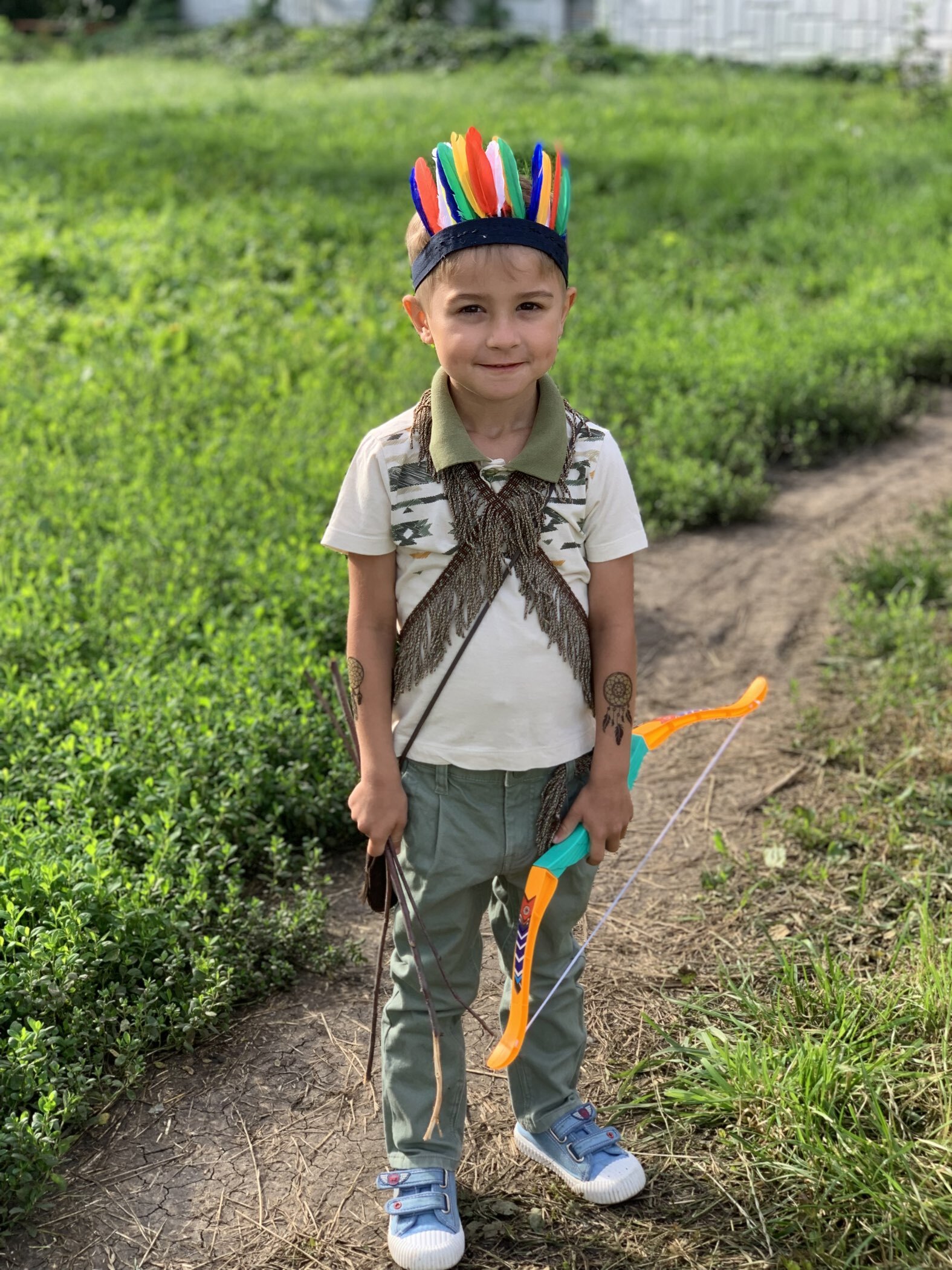 Фотография покупателя товара Перья декоративные прямые, 10-15 см (набор 24 шт) 6 цветов, яркие, ассорти - Фото 1